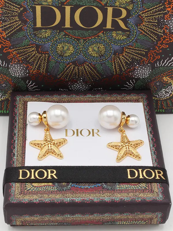 حلق ديور نجمة البحر لوقو حلق dior