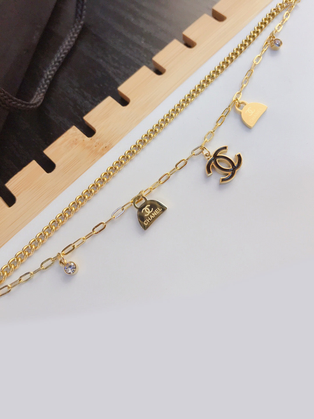 اساور شانيل لوقو بندنتس اسواره chanel