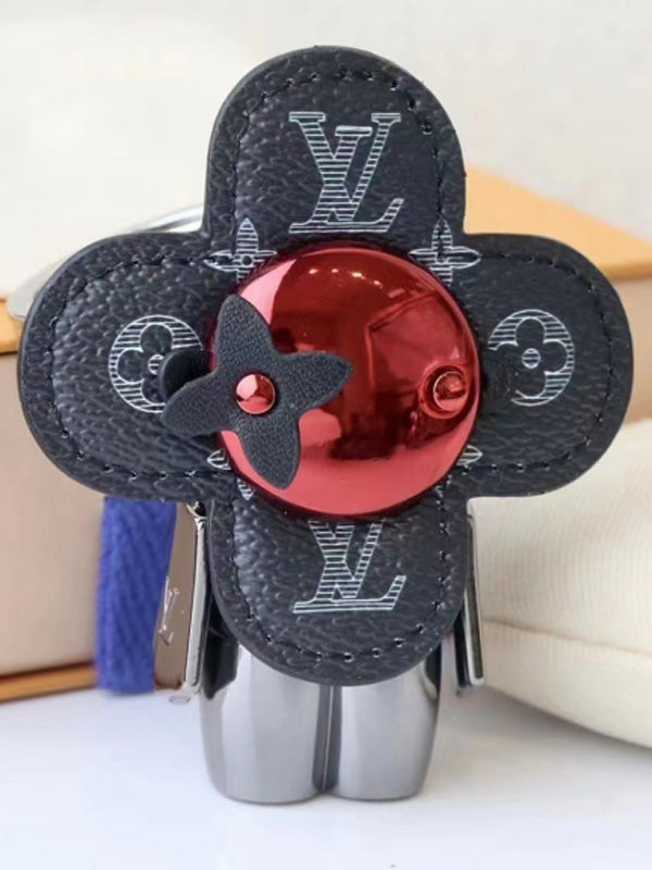 ميدالية لويس فيتون بلاك اديشن لوقو كبير ميدالية louis vuitton