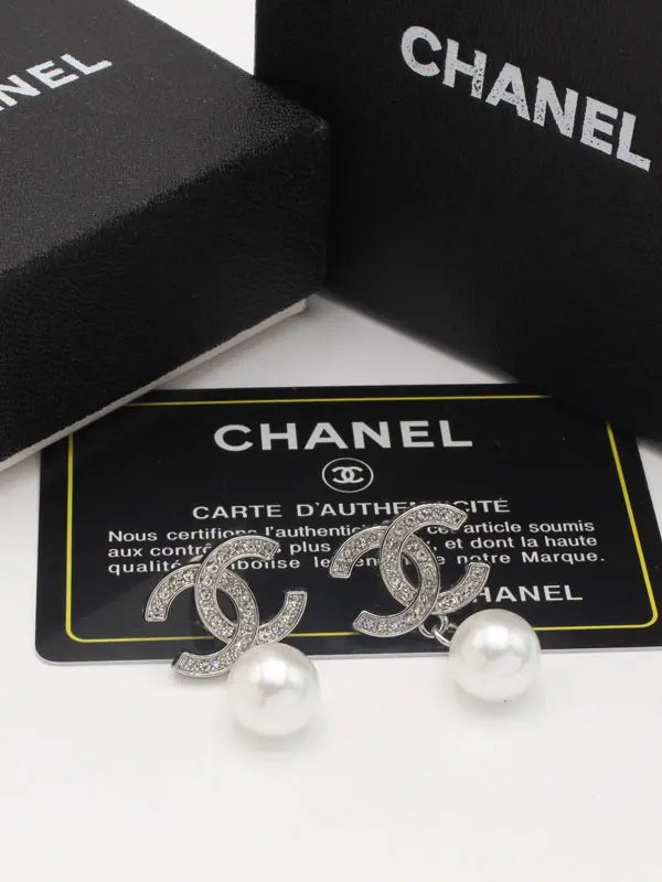 حلق شانيل الجديد 719 حلق chanel فضي