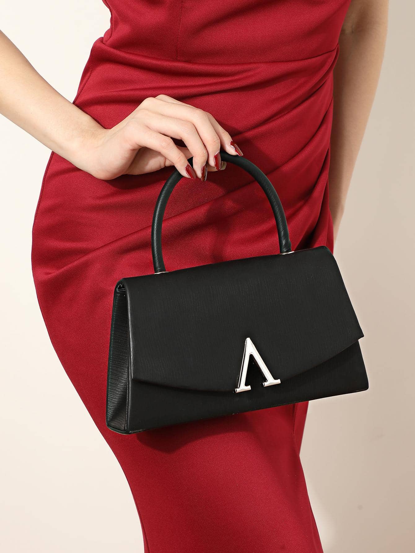 حقيبة مربعة صغير اسود v شنط وحقائب شنط اسود