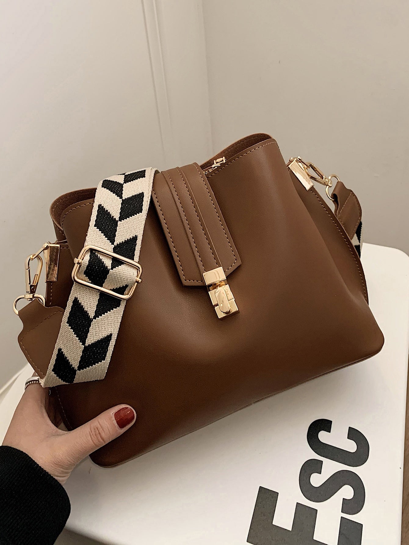 حقائب الكتف بني شنط وحقائب شنط