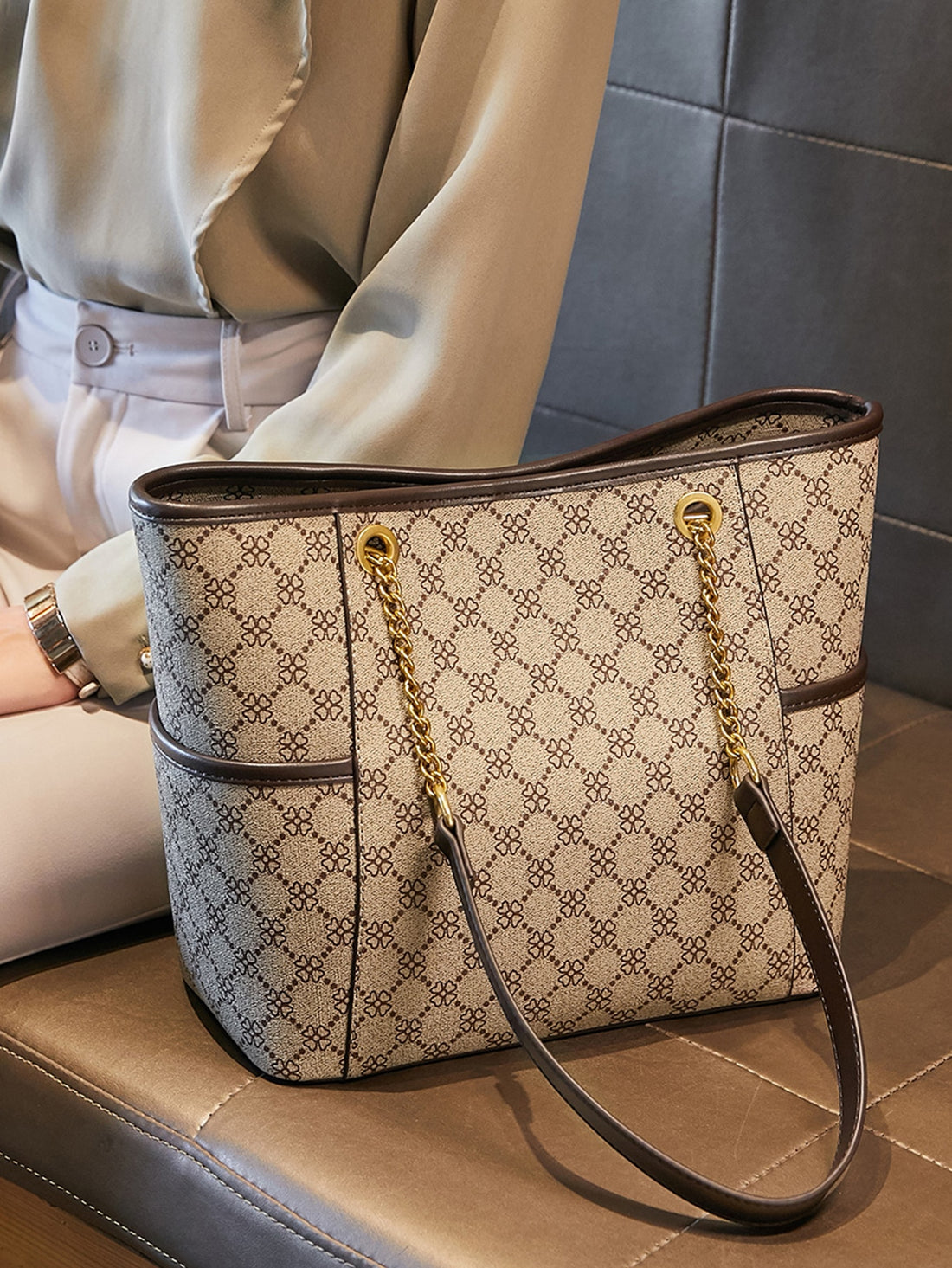 حقيبة يد هندسيه بسلسلة كتف شنط وحقائب شنط