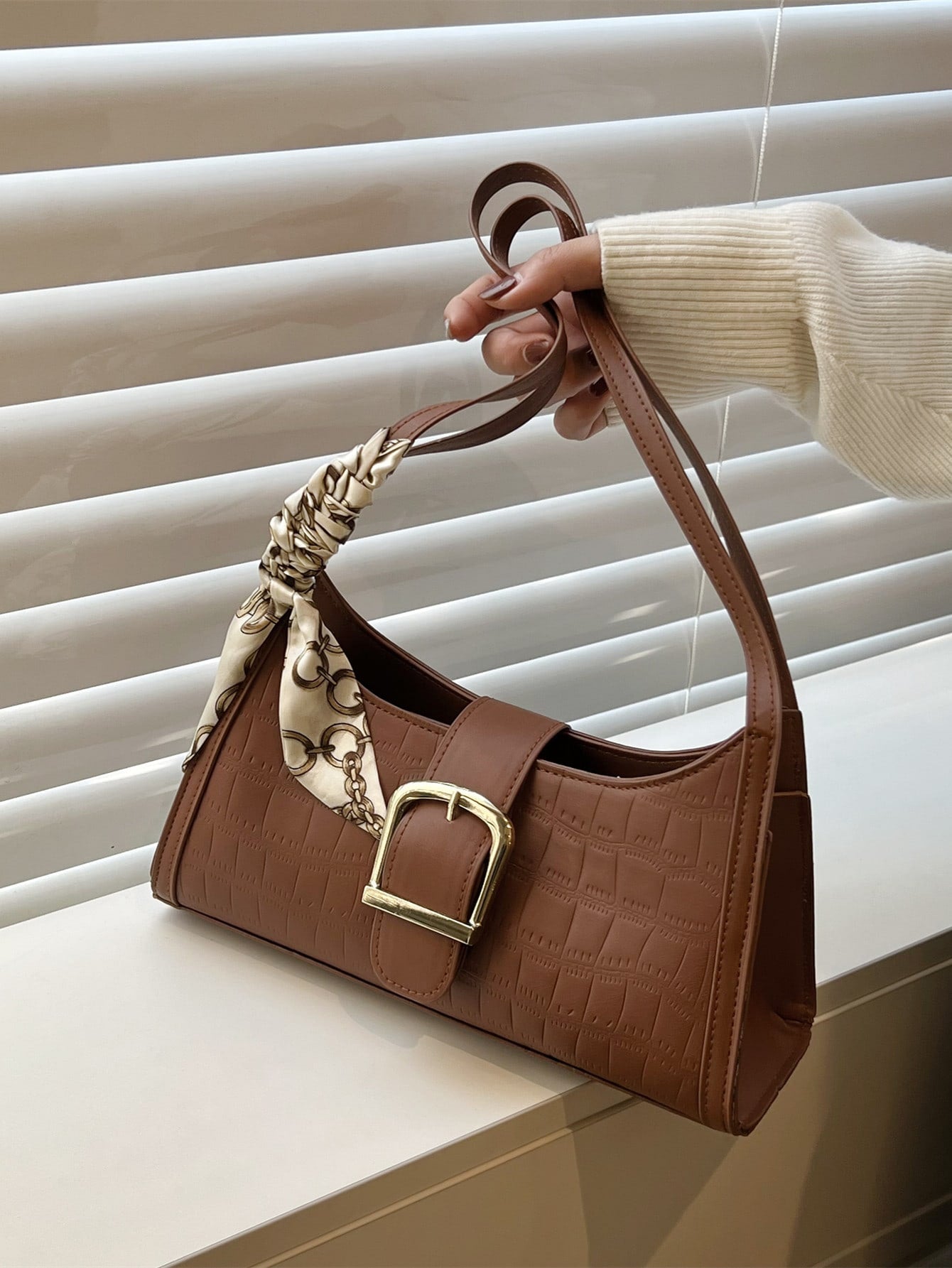 حقيبة باغيت بديكور مشبك شنط وحقائب شنط