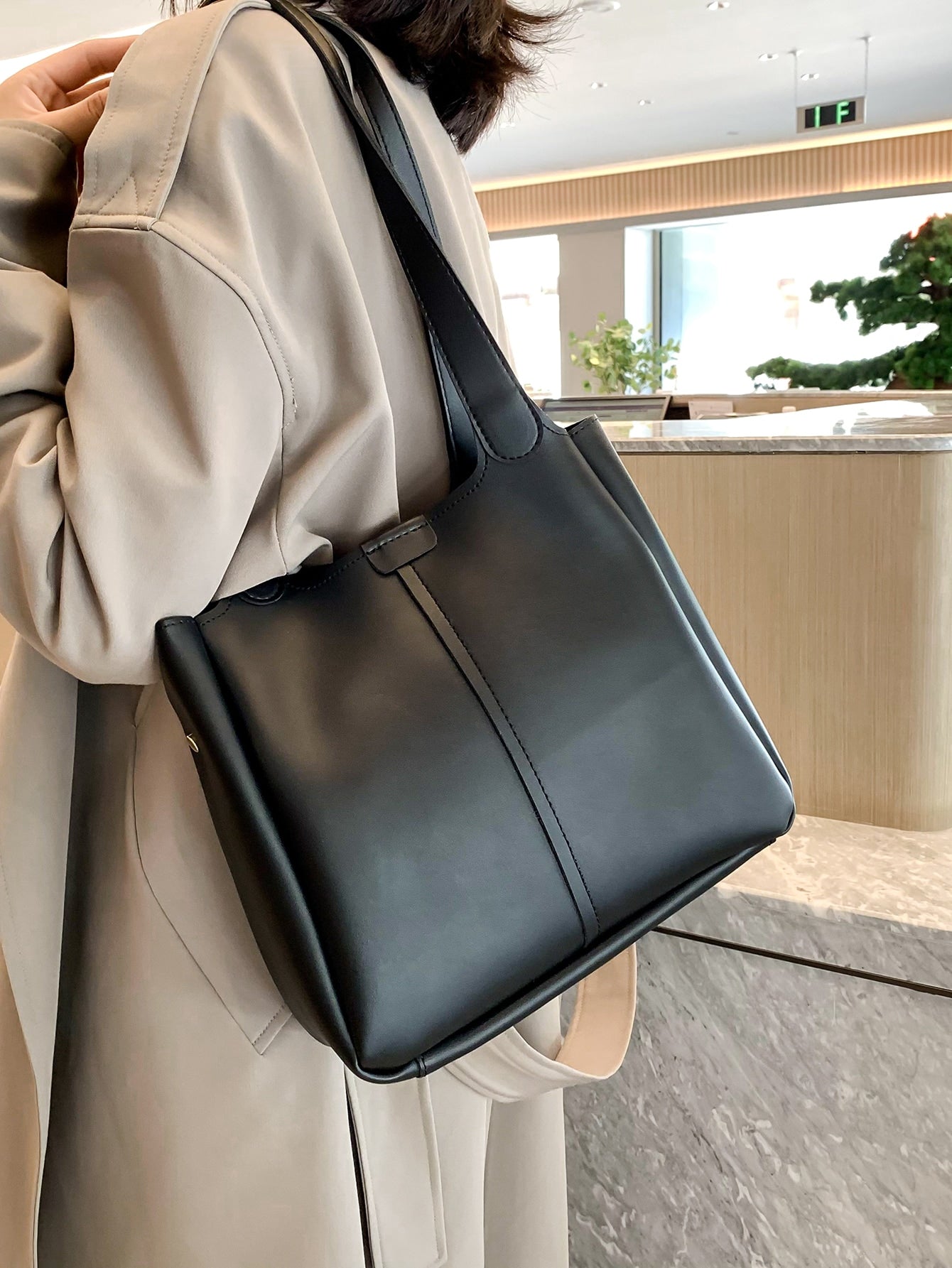 حقيبة مربعة جلد ناعم شنط وحقائب شنط اسود