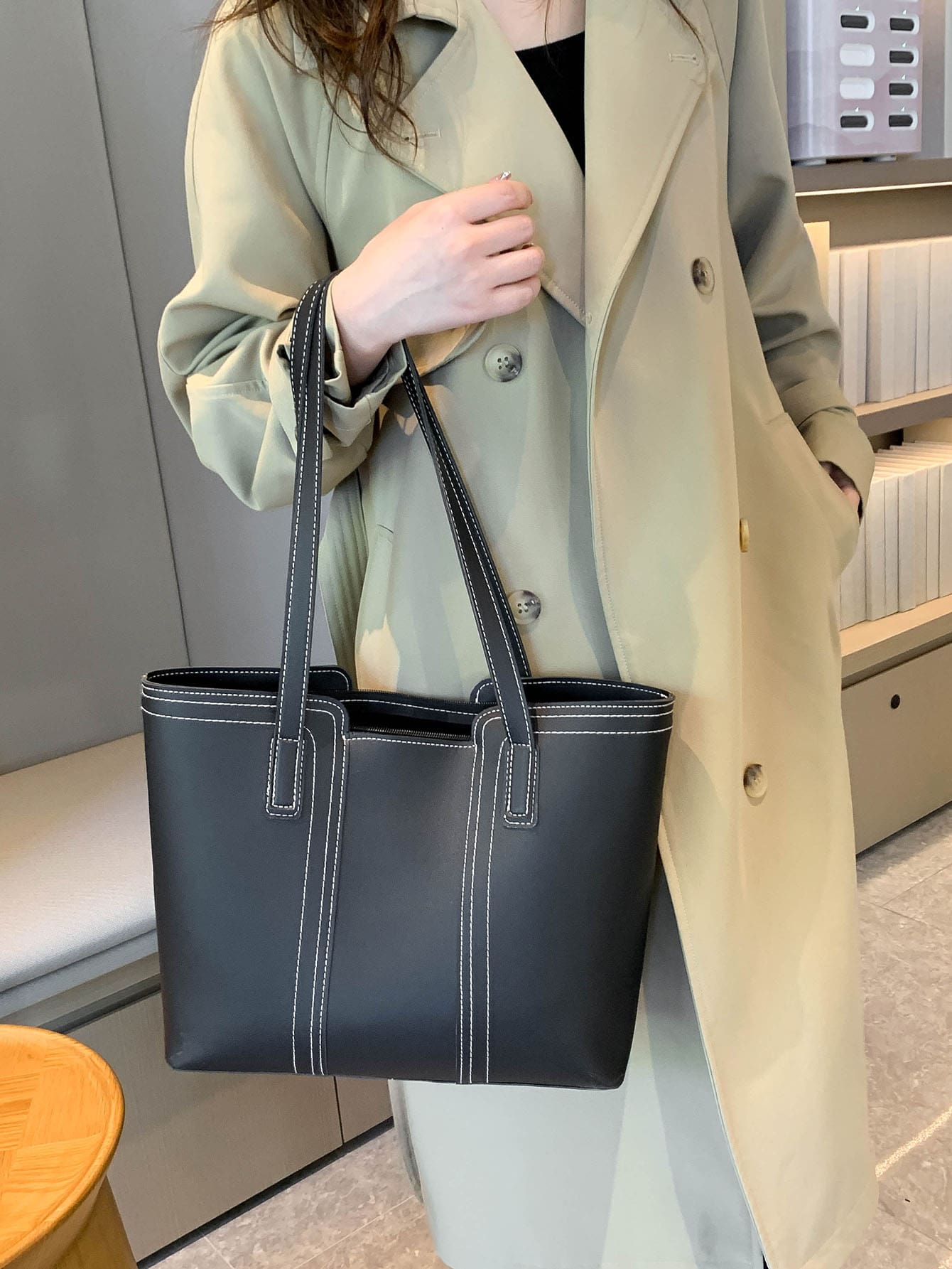 حقيبة كتف بتطريز اسود شنط وحقائب شنط اسود