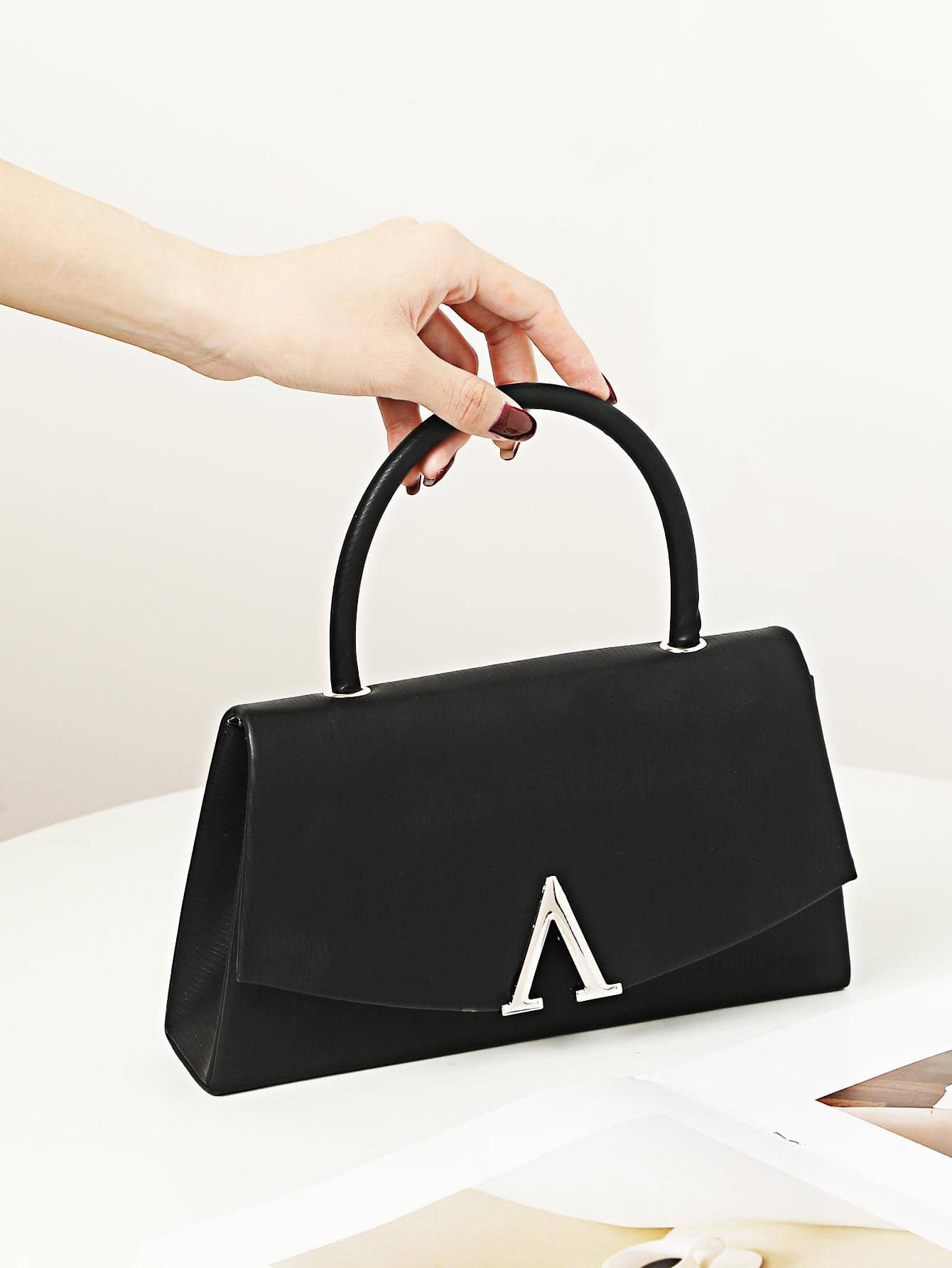 حقيبة مربعة صغير اسود v شنط وحقائب شنط