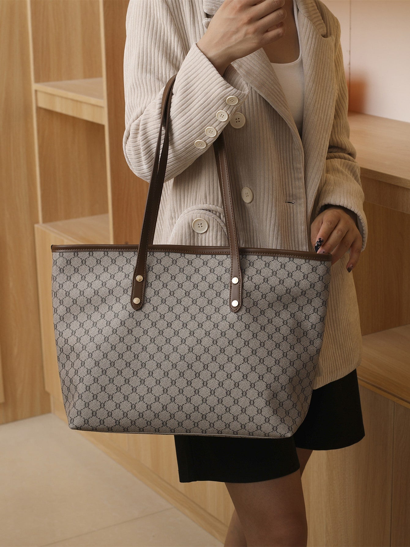 حقيبة كبيره بيج للجامعه شنط وحقائب شنط