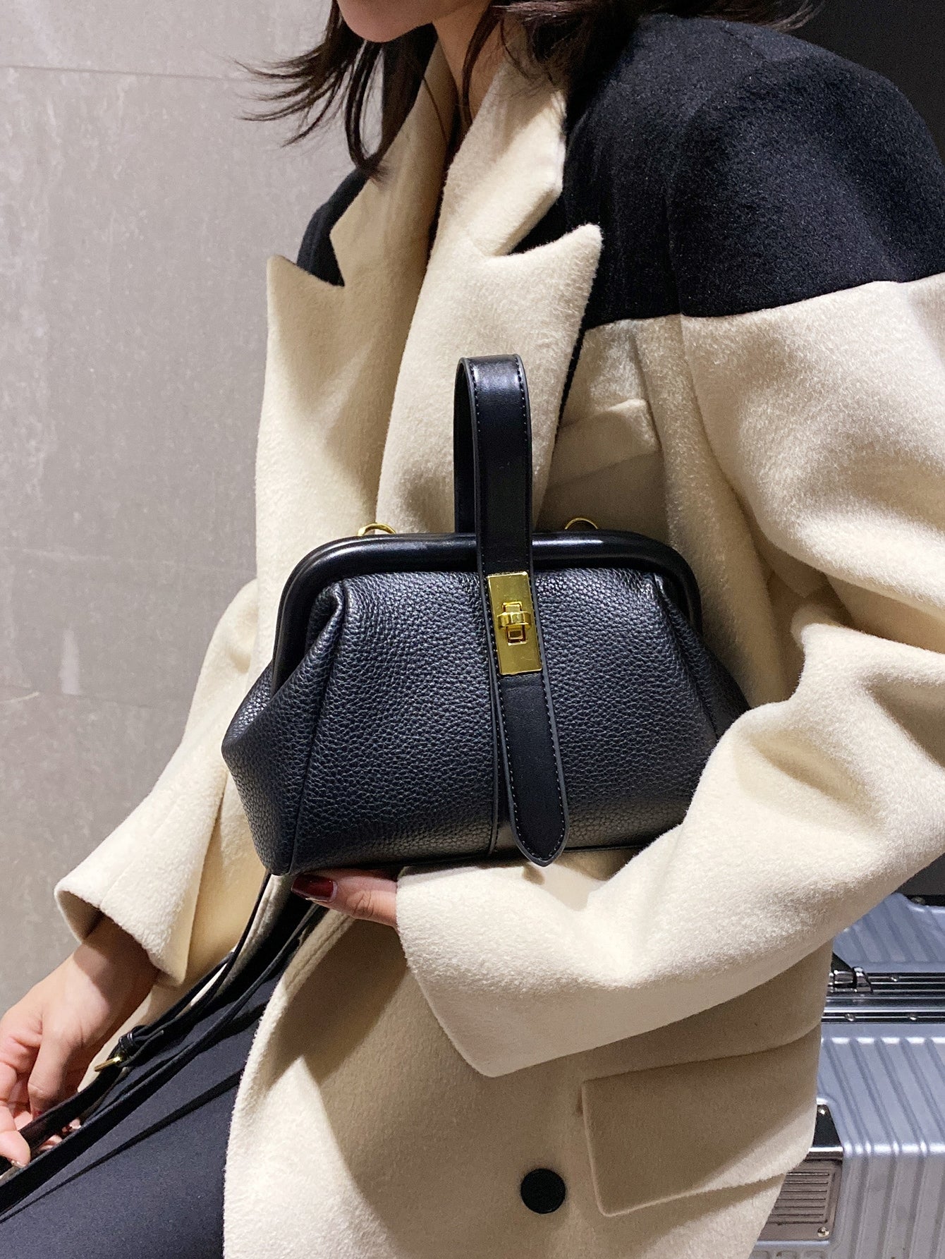 حقيبة صغيرة على شكل قبة مزخرفة شنط وحقائب شنط اسود