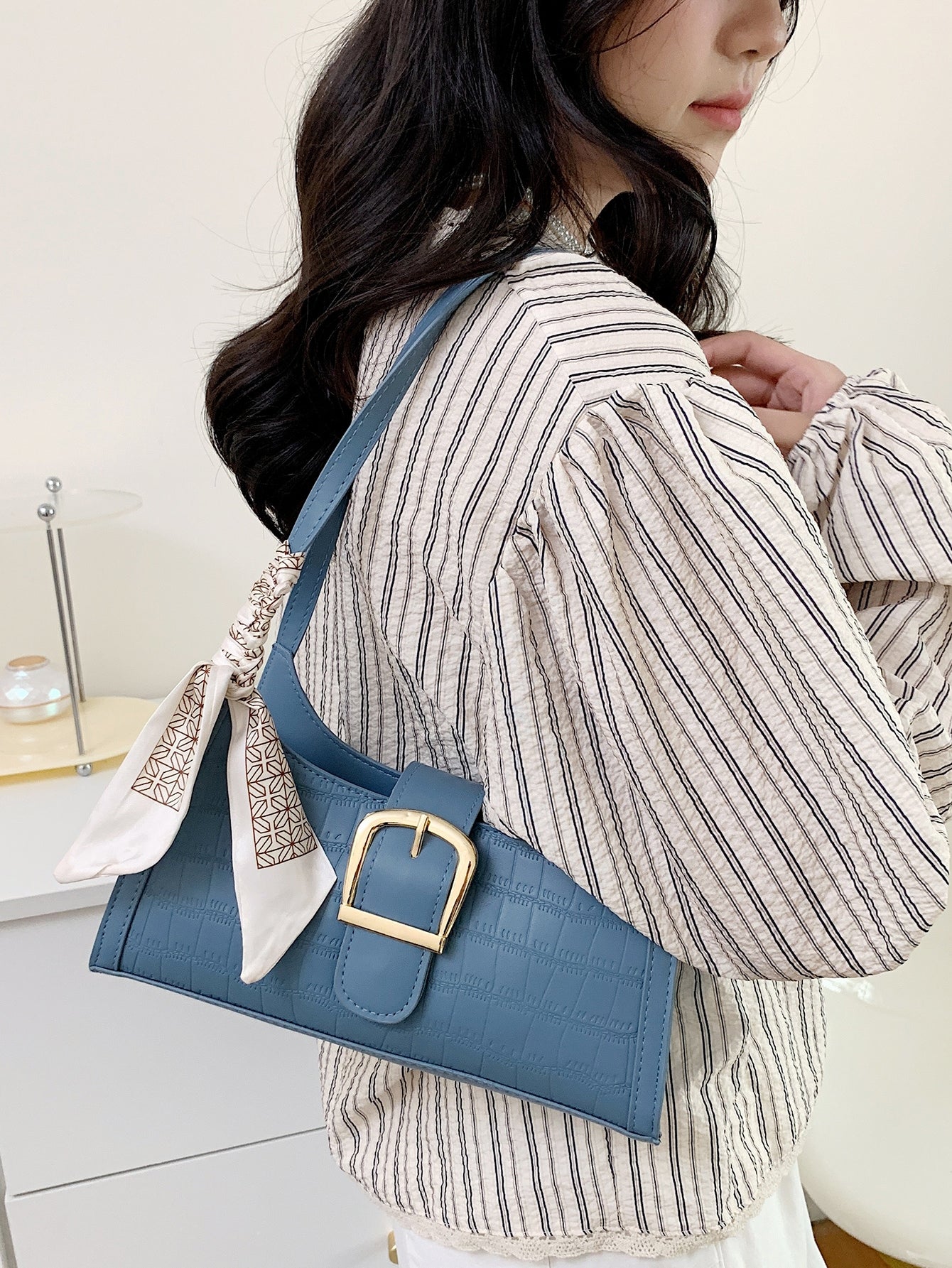 حقيبة باغيت بديكور مشبك شنط وحقائب شنط