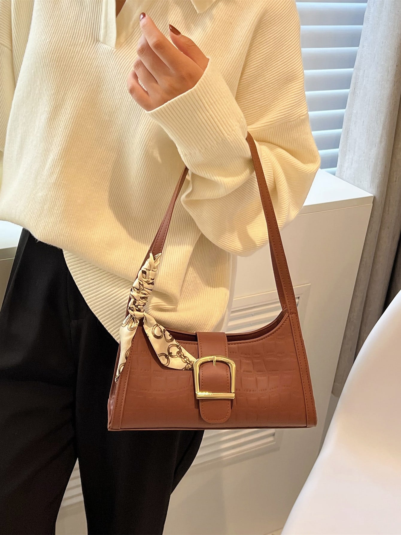 حقيبة باغيت بديكور مشبك شنط وحقائب شنط