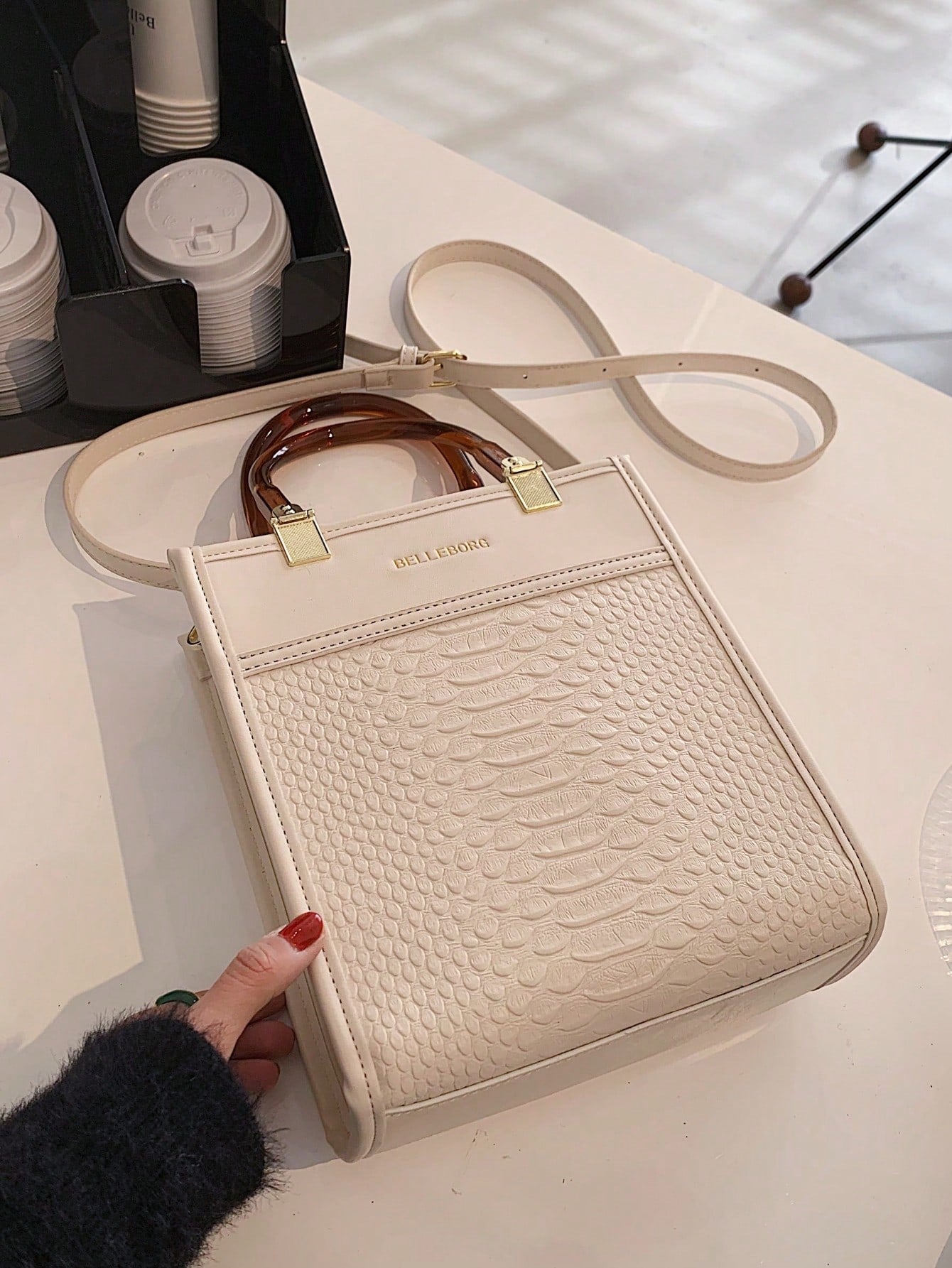 حقيبة مربعة كبيرة ابيض شنط وحقائب شنط