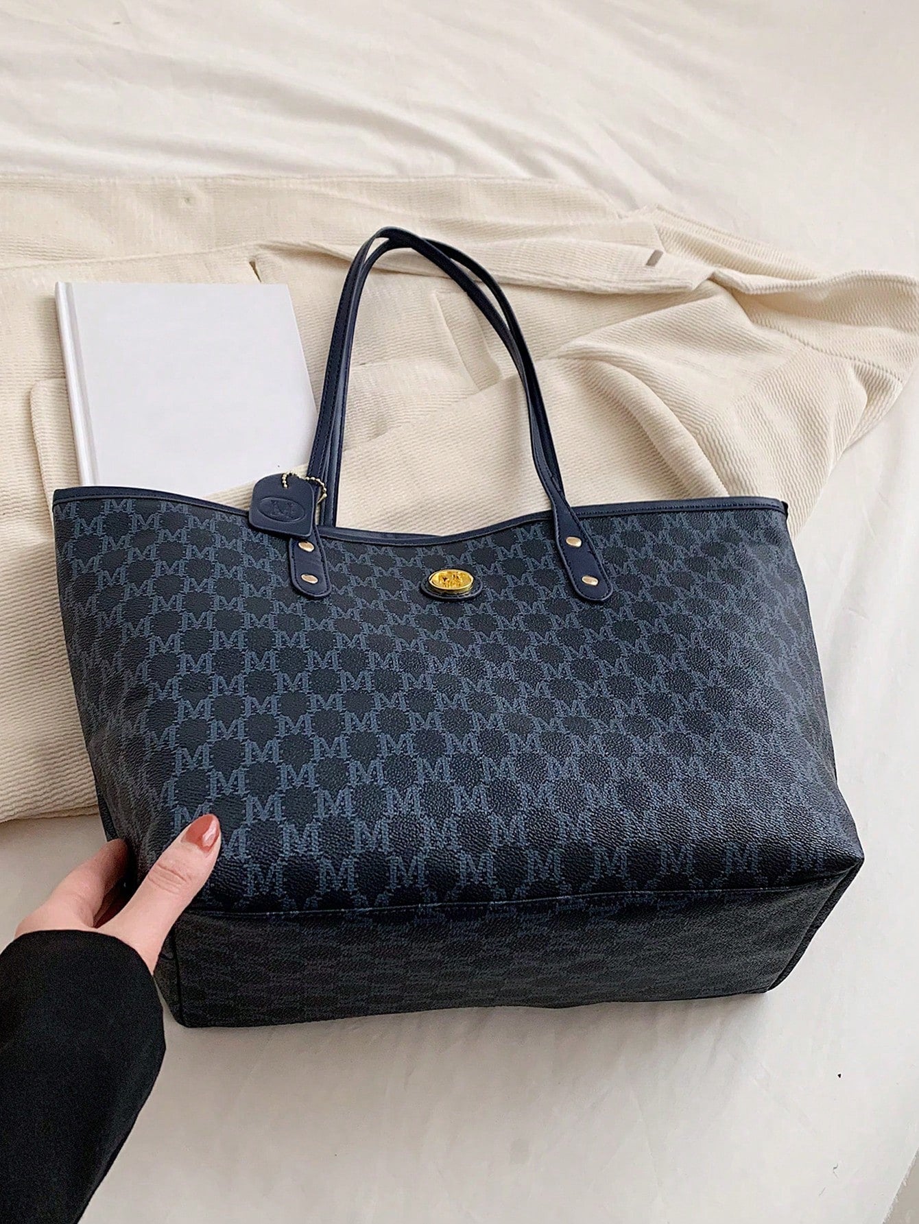 شنطة نسائية كبيرة كحلية شنط وحقائب شنط