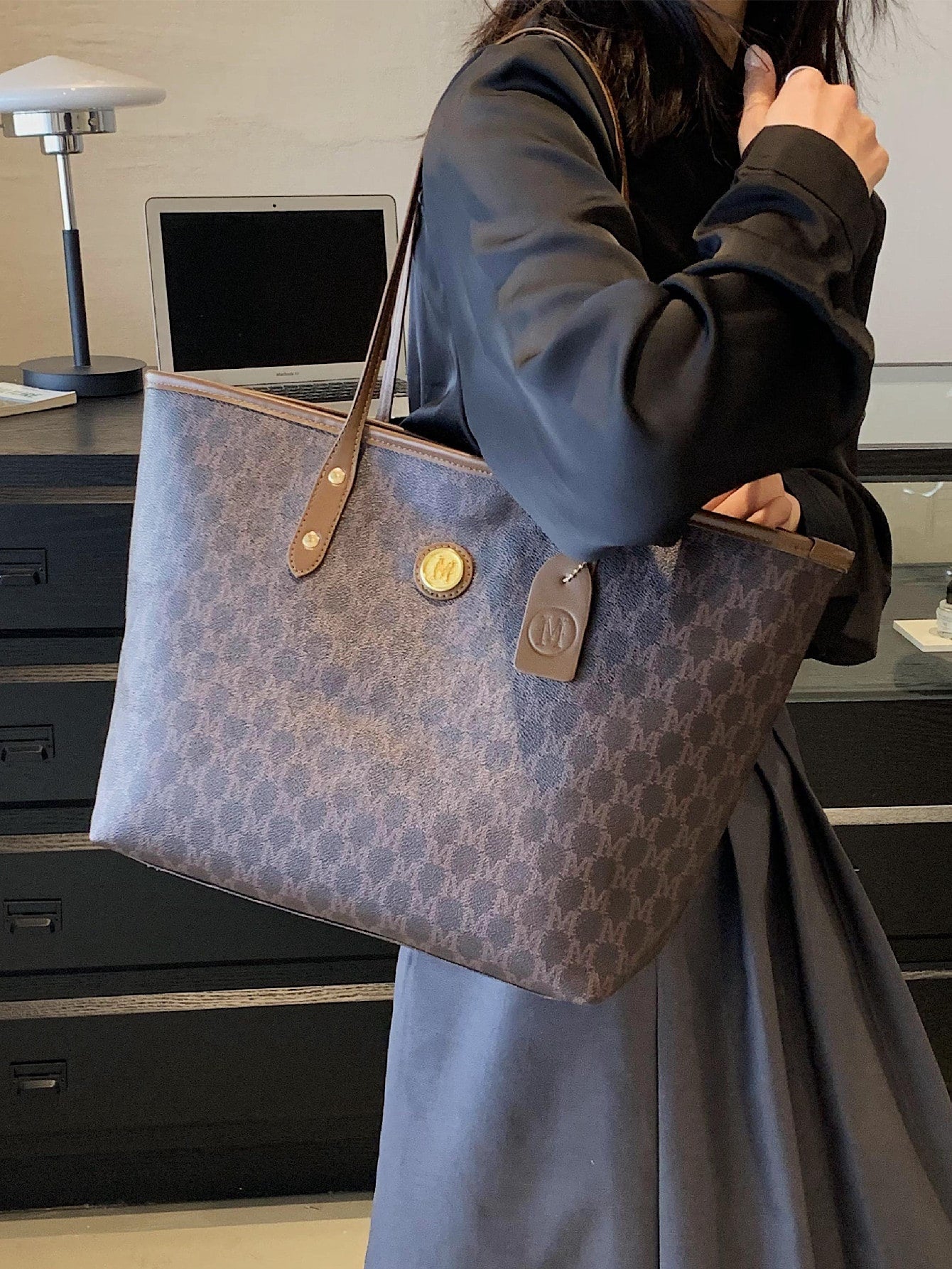 شنطة نسائية كبيرة كحلية شنط وحقائب شنط