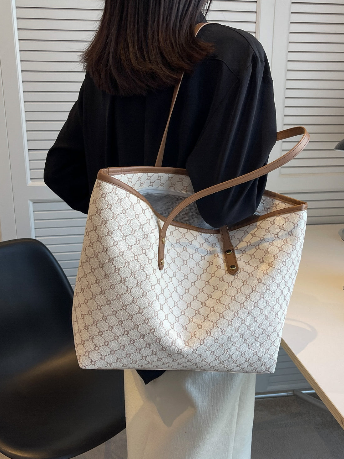 حقيبة كتف بيج وبني شنط وحقائب شنط بيج