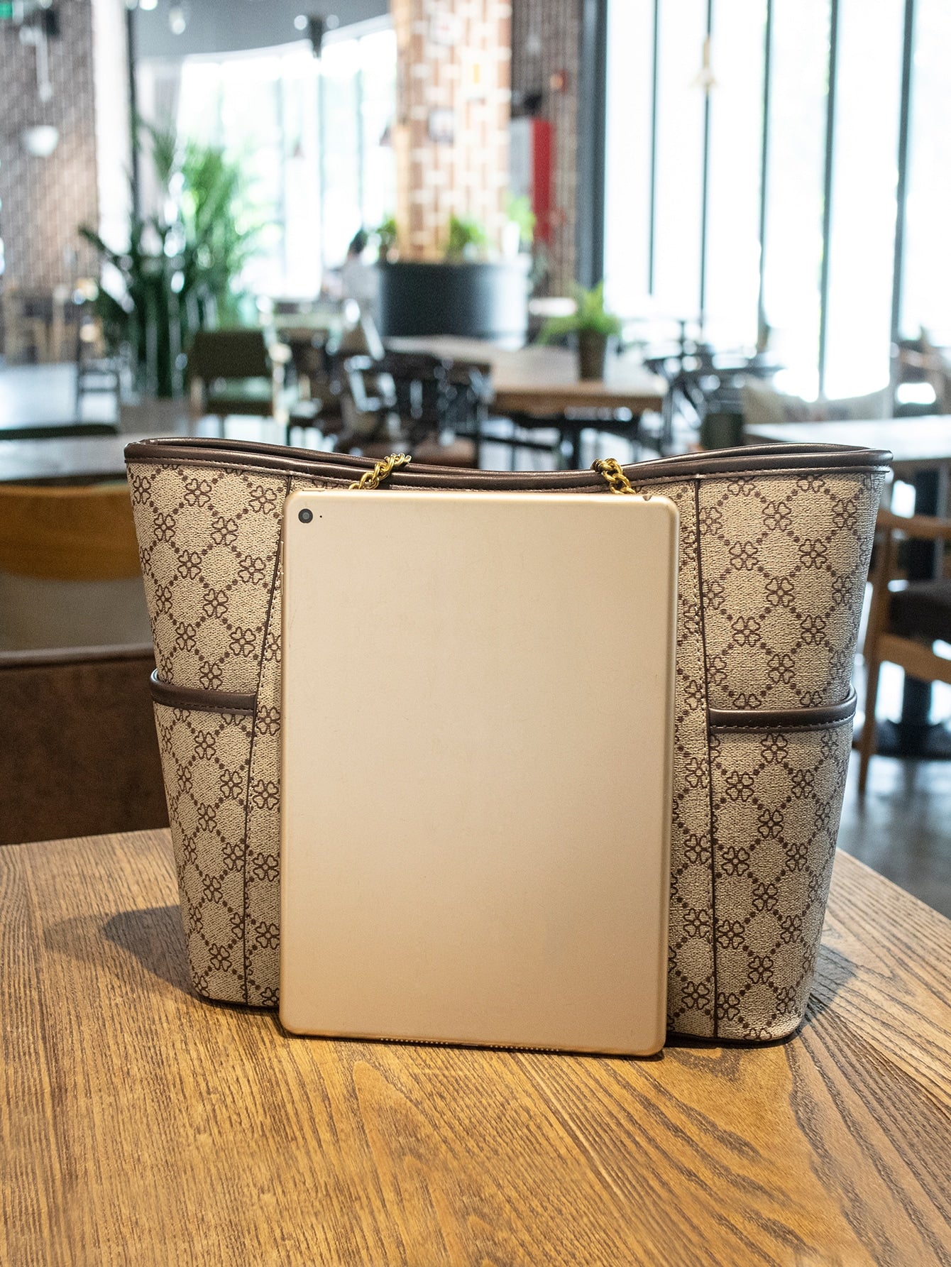 حقيبة يد هندسيه بسلسلة كتف شنط وحقائب شنط