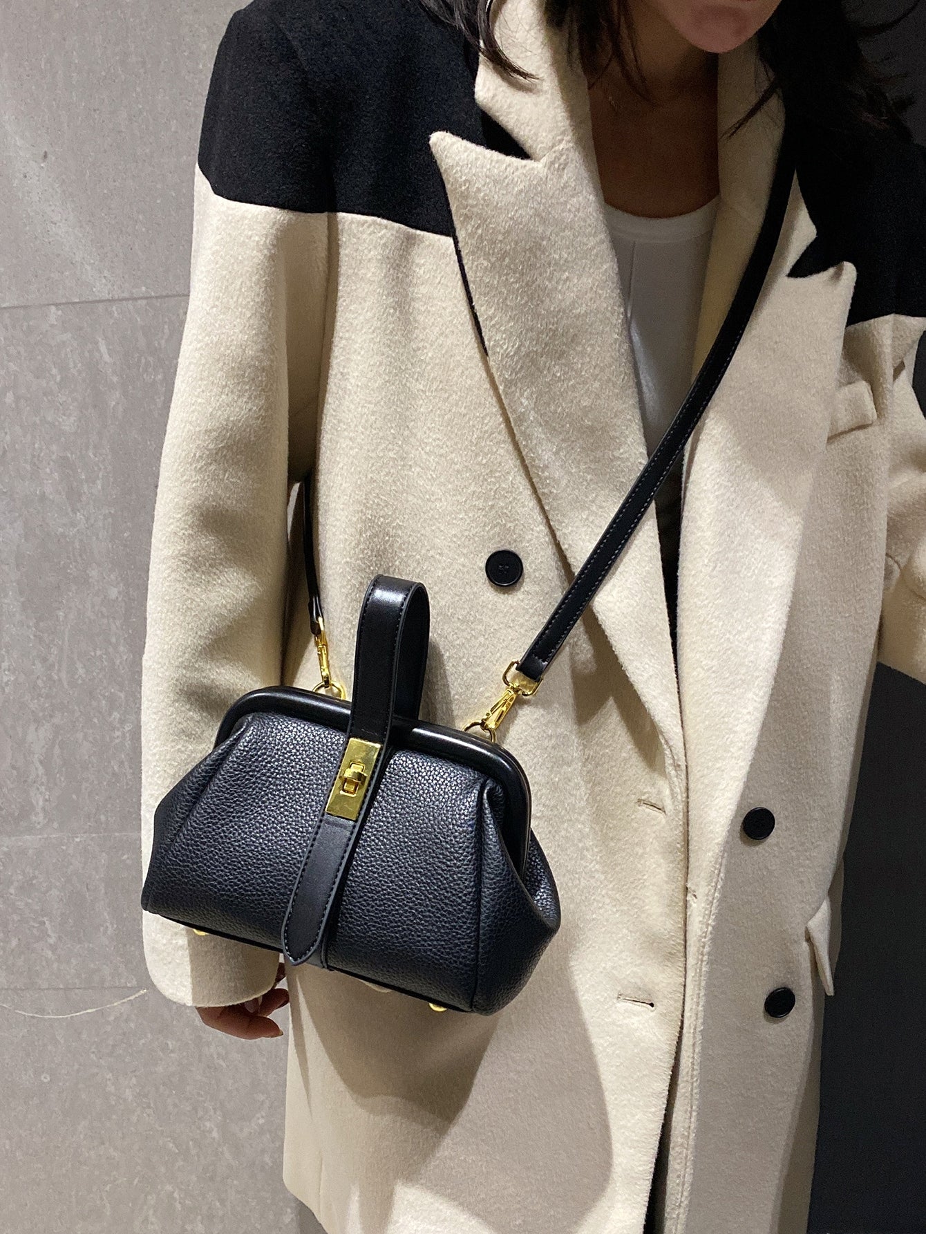 حقيبة صغيرة على شكل قبة مزخرفة شنط وحقائب شنط