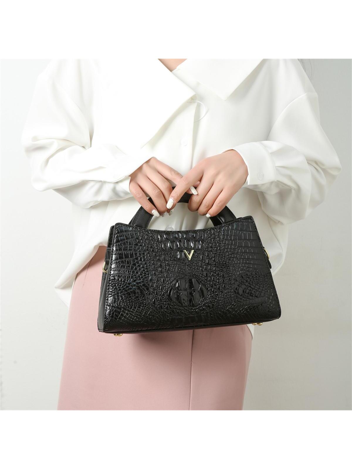 حقيبة يد جلد انيقة وسط شنط وحقائب شنط