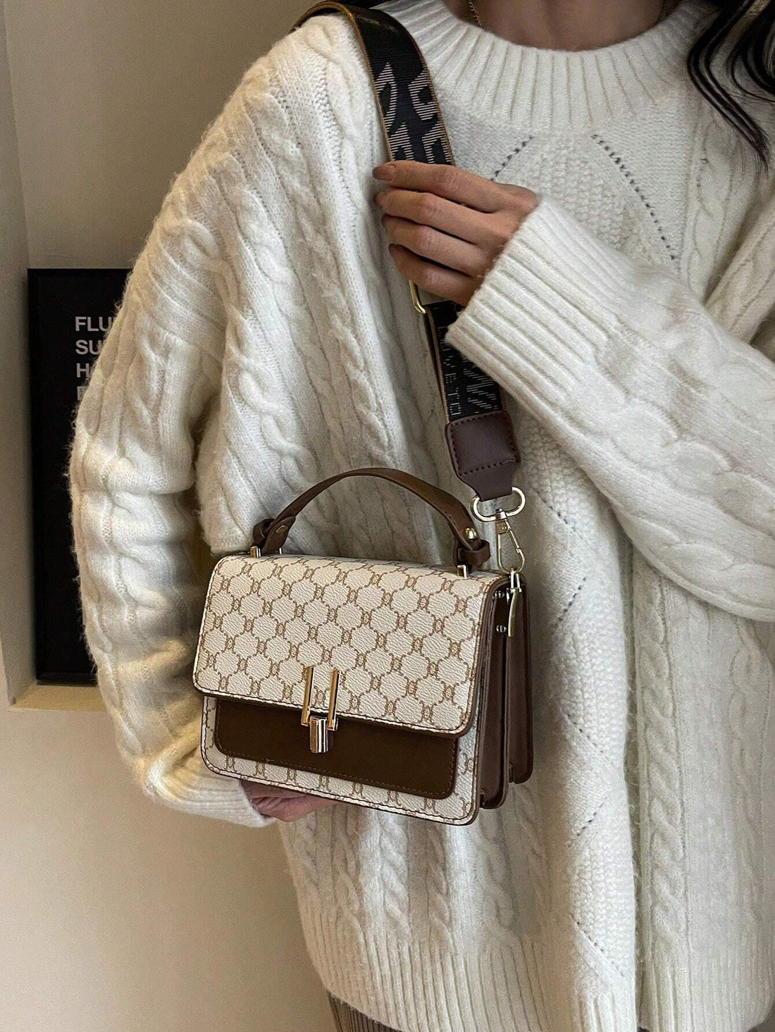 حقيبة مربعة بمادة البي يو شنط وحقائب شنط