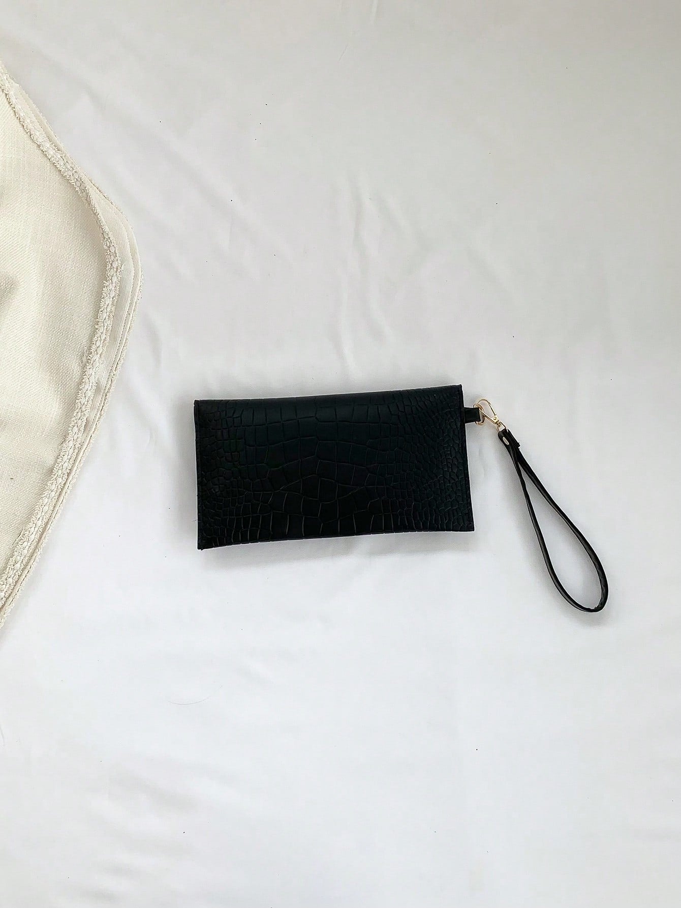 حقيبة مربعة حرف v شنط وحقائب شنط