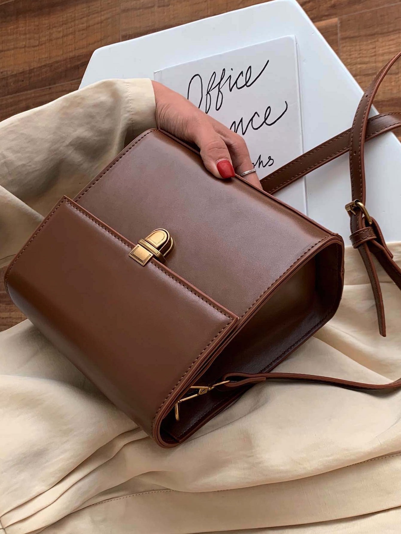 حقيبة كتف نسائية حجم وسط شنط وحقائب شنط