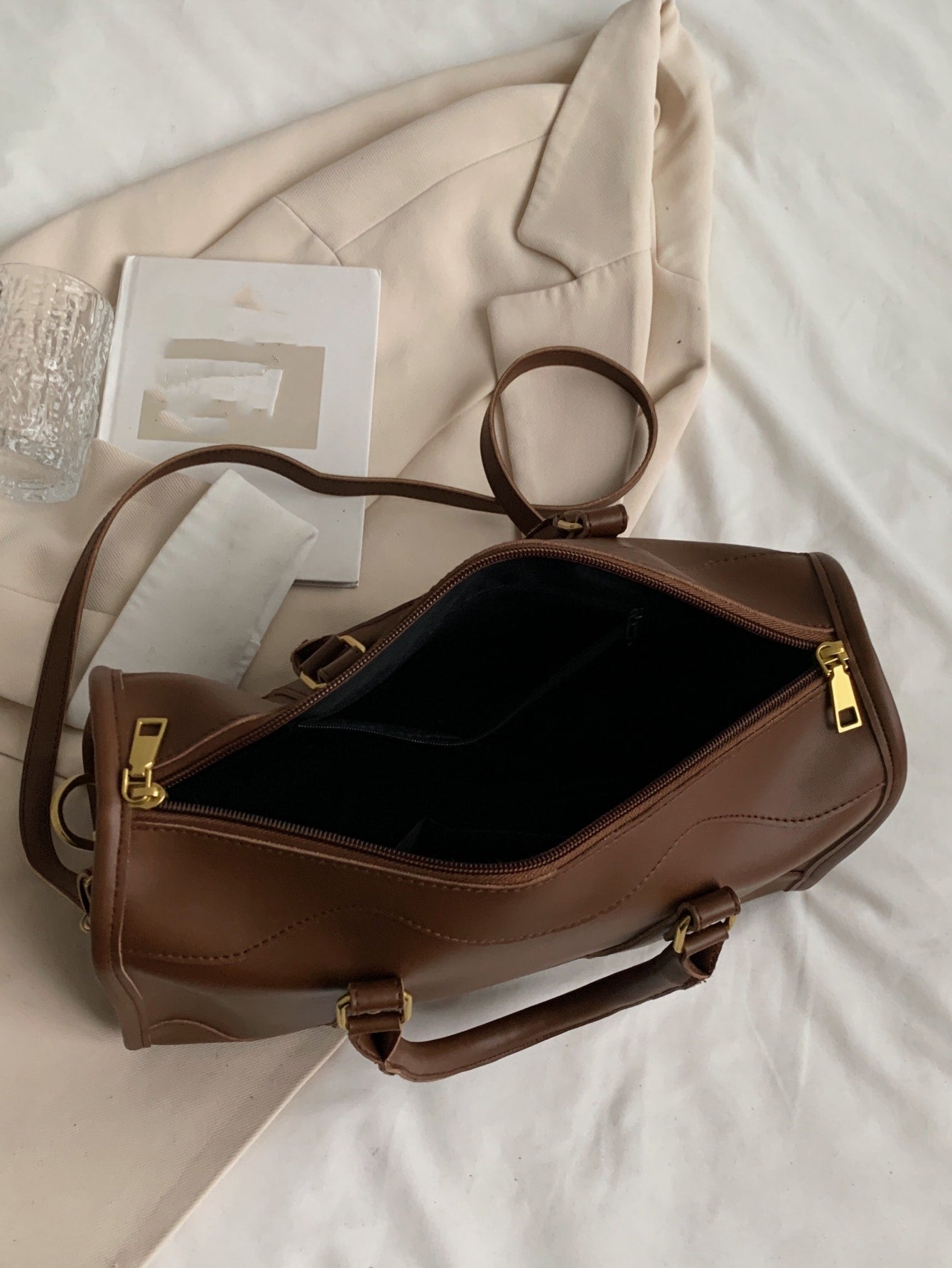 شنطة بقبضة يد بنية شنط وحقائب شنط