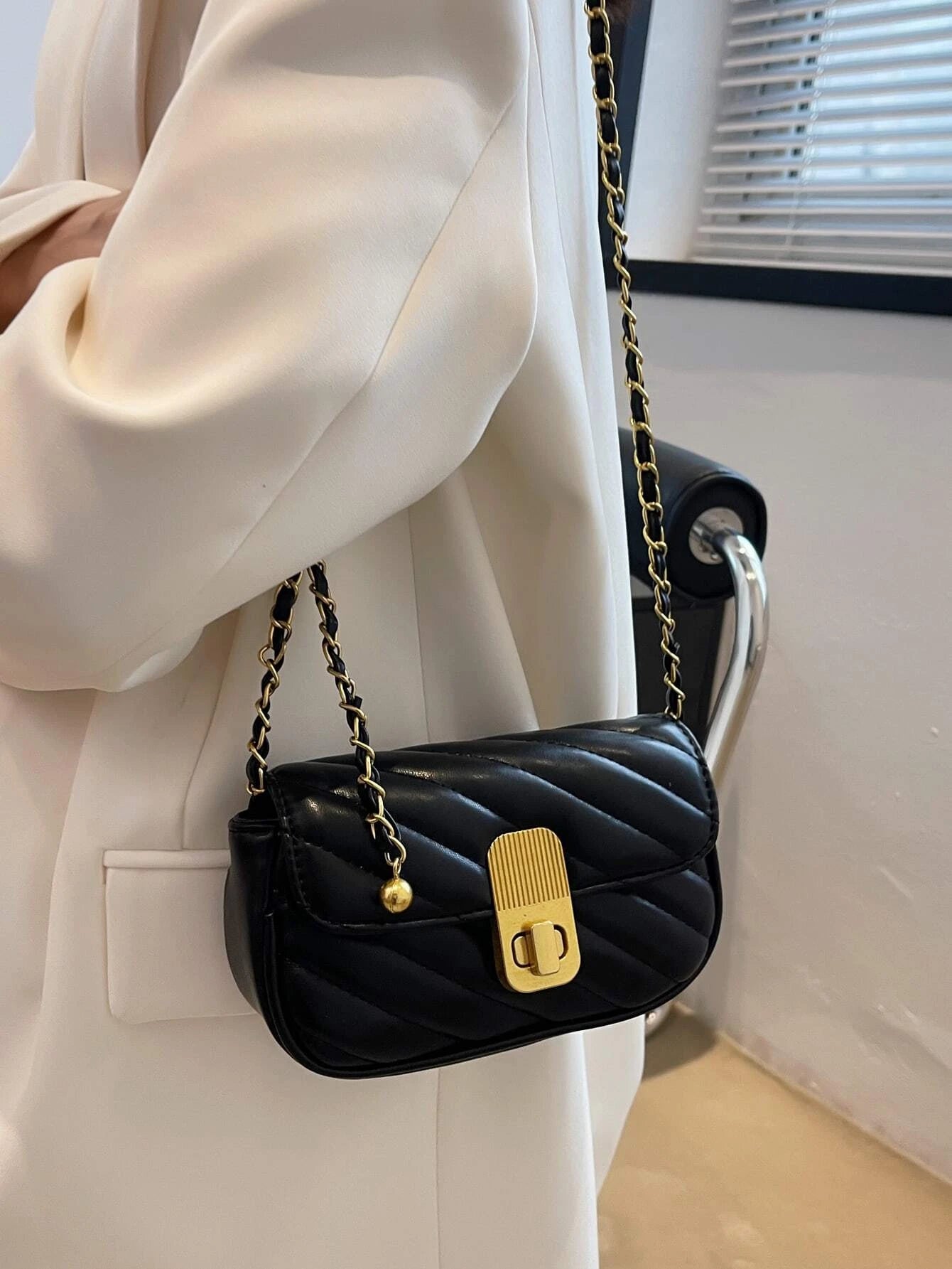 حقيبة مربعة ميني قفل بسلسلة شنط وحقائب شنط