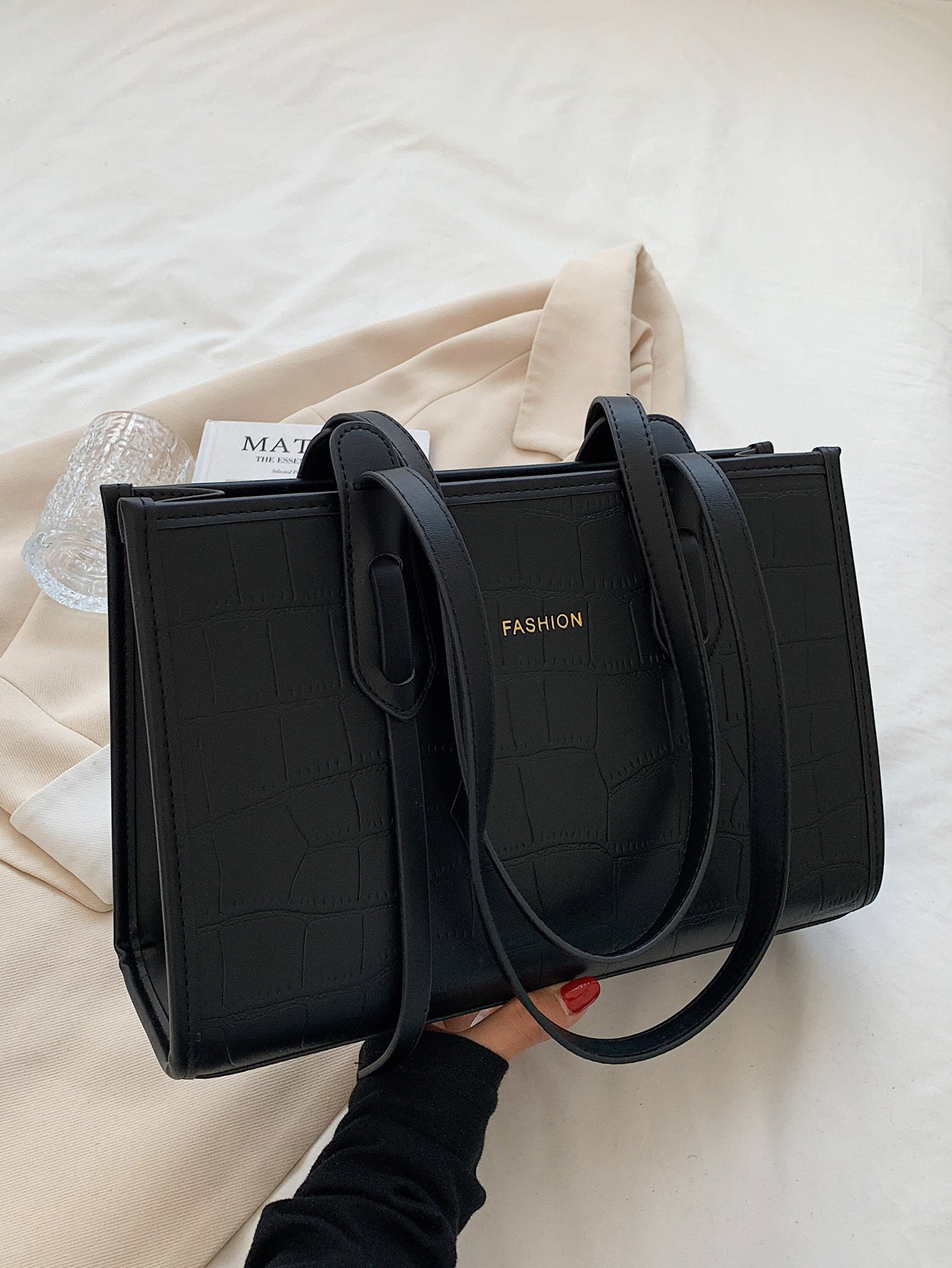 حقيبة يد بطباعة أحرف أنيقة شنط وحقائب شنط اسود