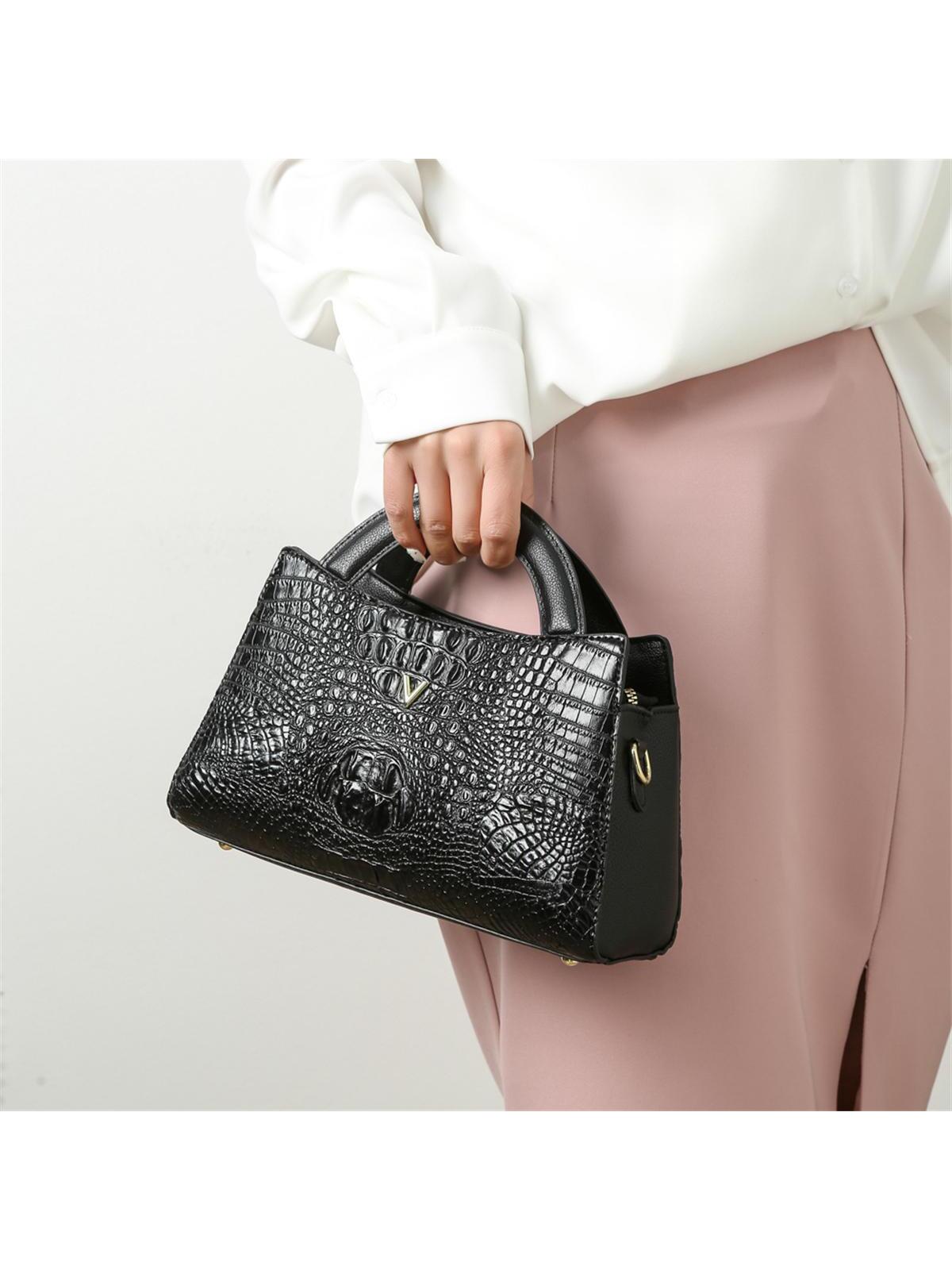 حقيبة يد جلد انيقة وسط شنط وحقائب شنط