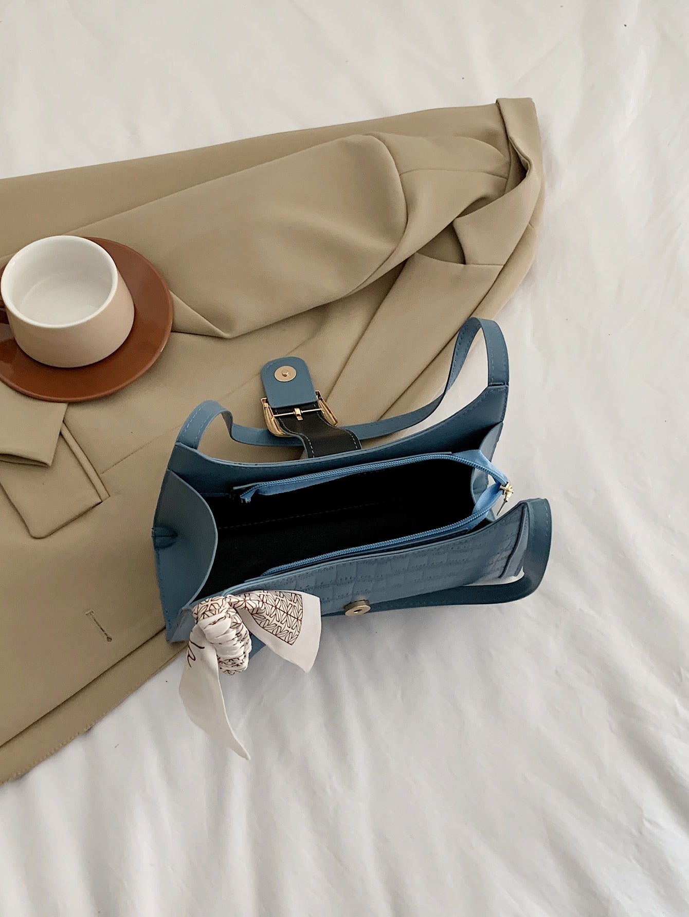 حقيبة باغيت بديكور مشبك شنط وحقائب شنط