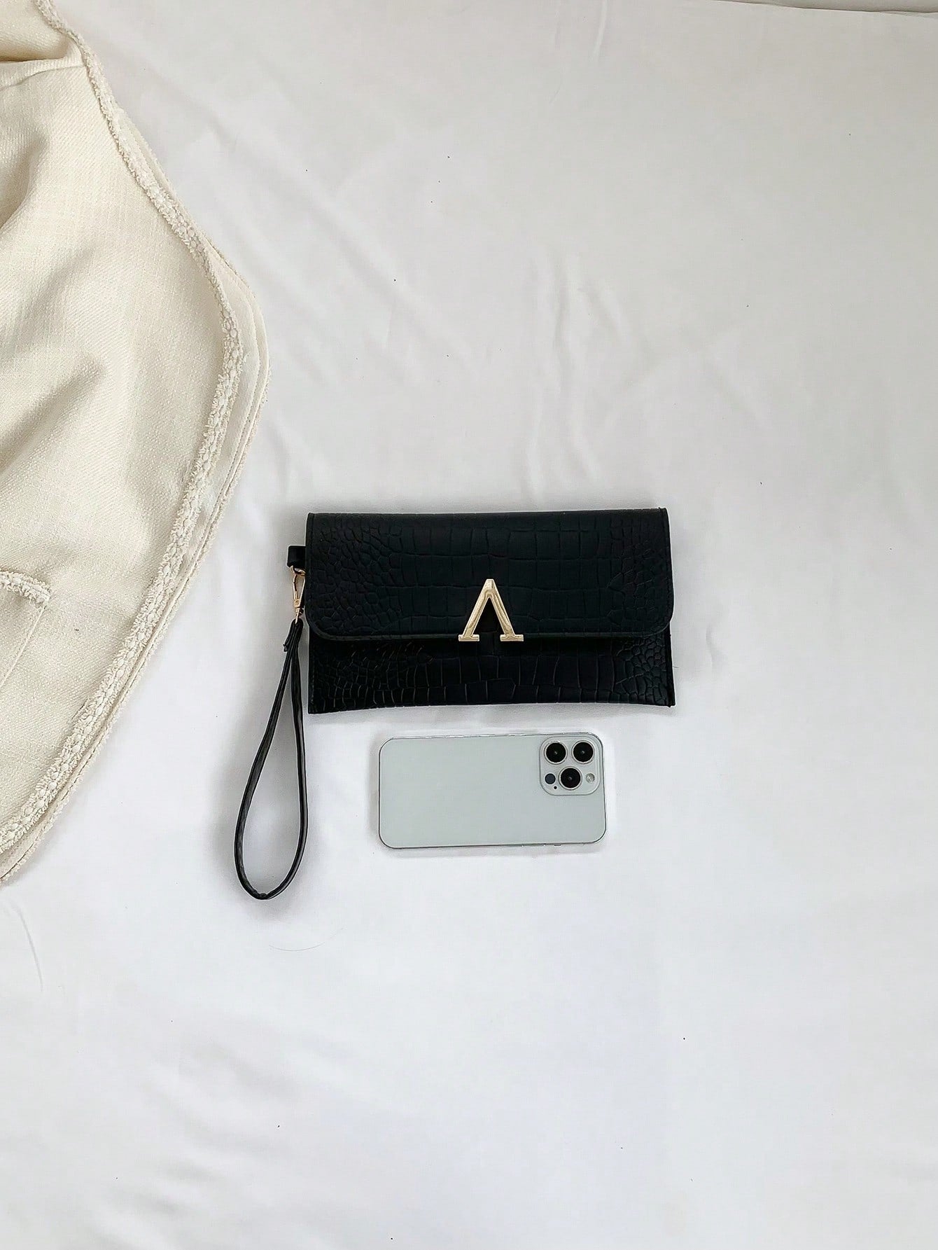 حقيبة مربعة حرف v شنط وحقائب شنط