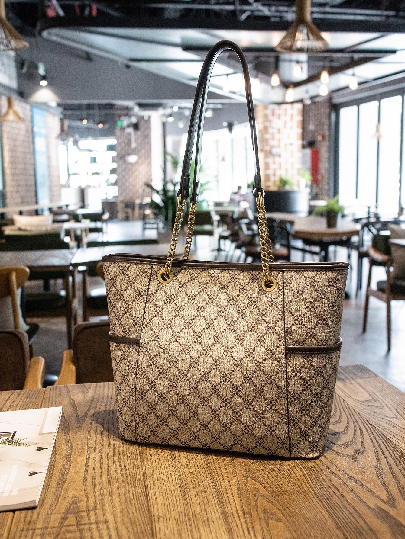 حقيبة يد هندسيه بسلسلة كتف شنط وحقائب شنط