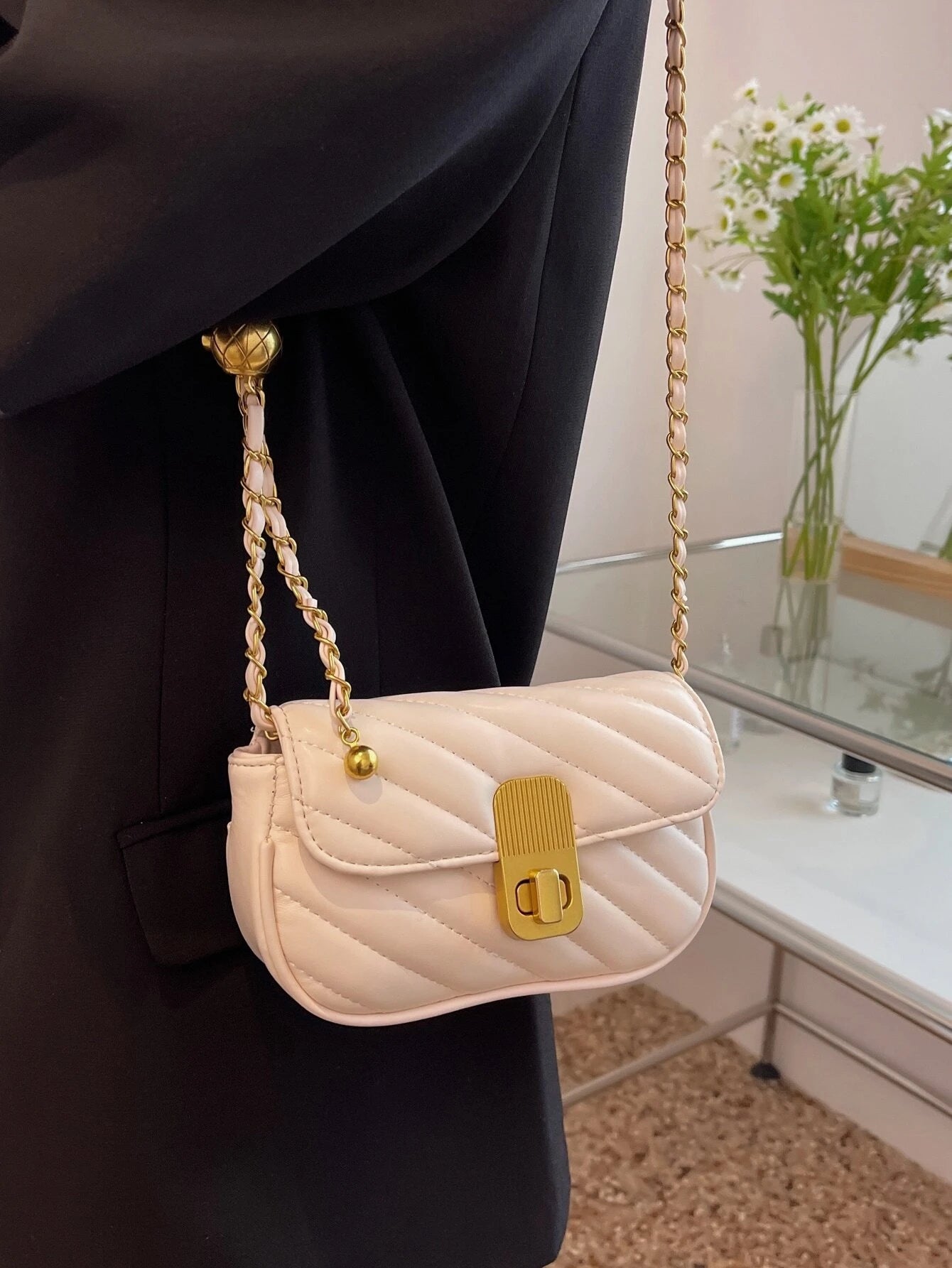 حقيبة مربعة ميني قفل بسلسلة شنط وحقائب شنط بيج