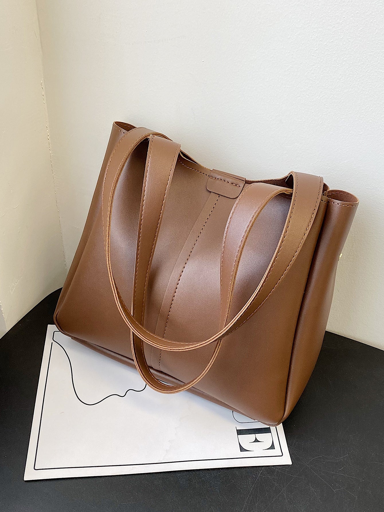 حقيبة مربعة جلد ناعم شنط وحقائب شنط