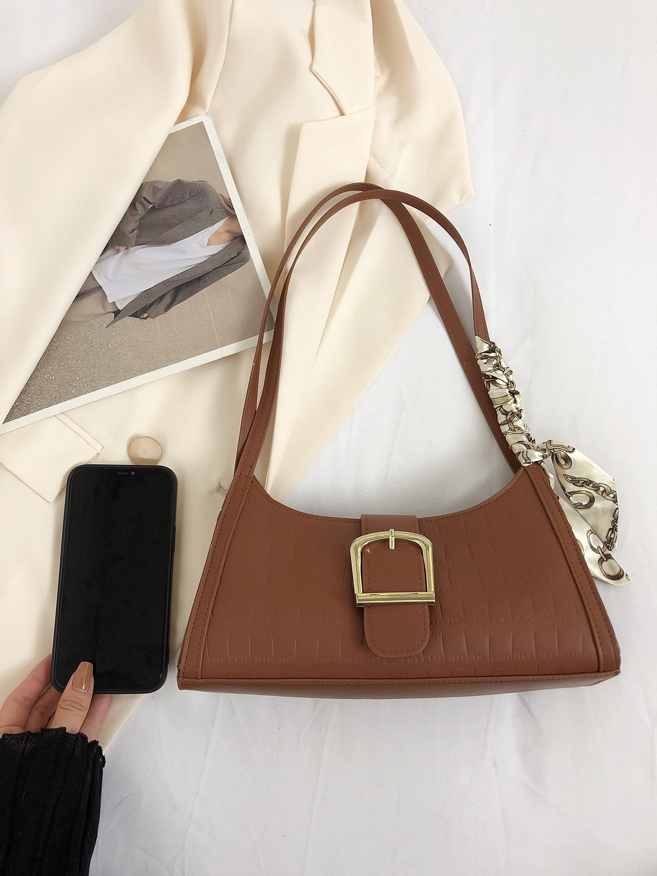 حقيبة باغيت بديكور مشبك شنط وحقائب شنط