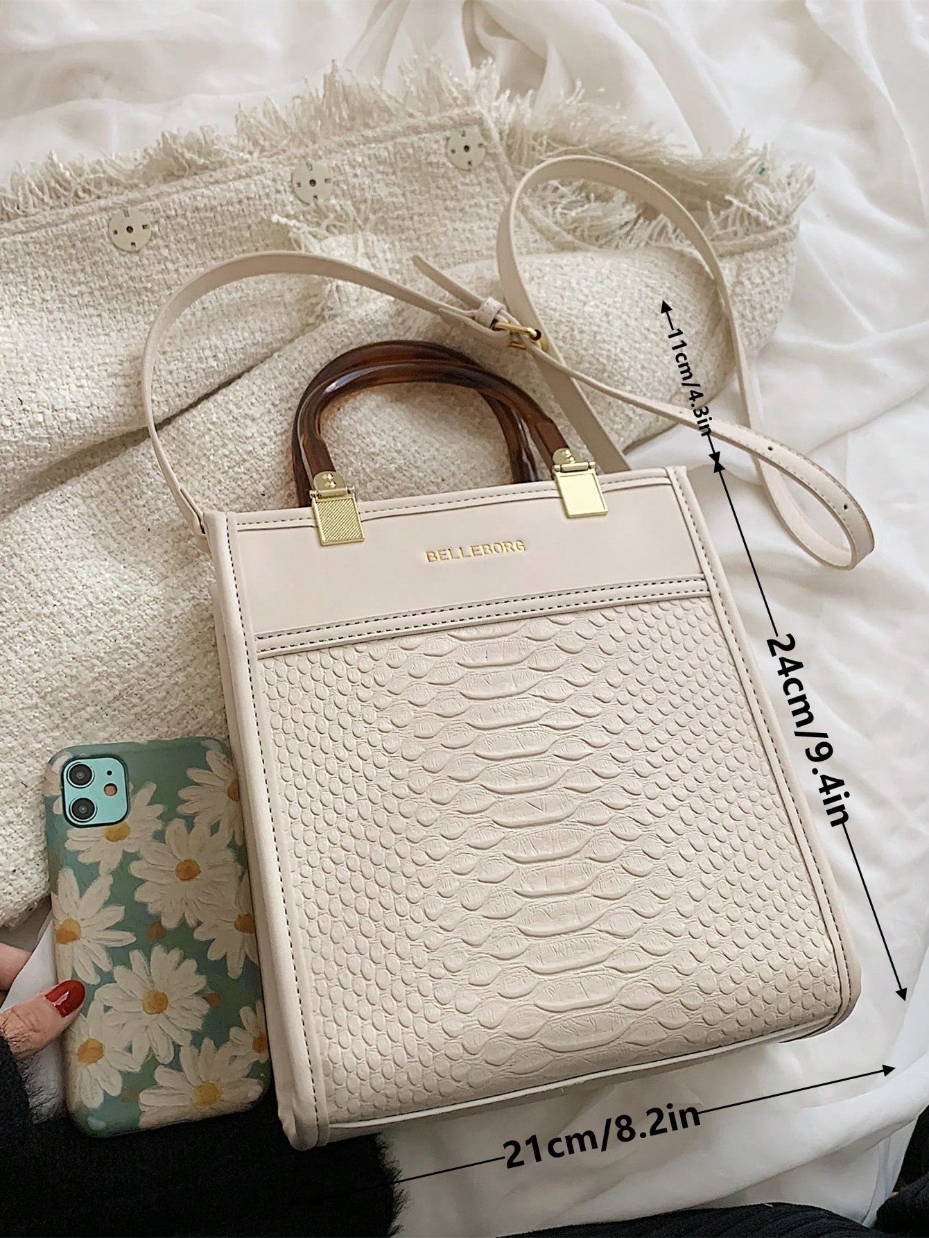 حقيبة مربعة كبيرة ابيض شنط وحقائب شنط بيج