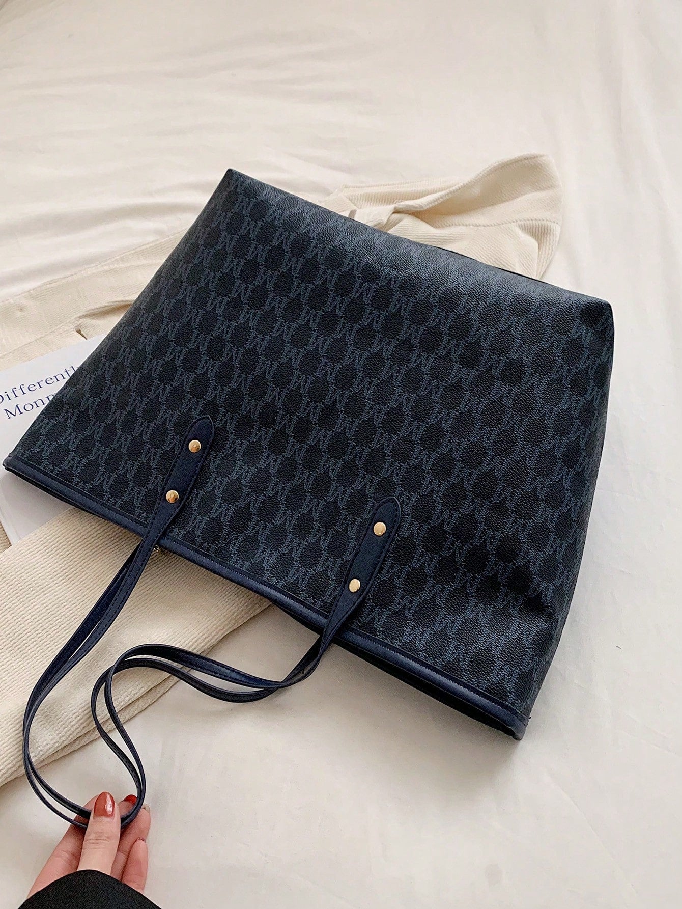 شنطة نسائية كبيرة كحلية شنط وحقائب شنط