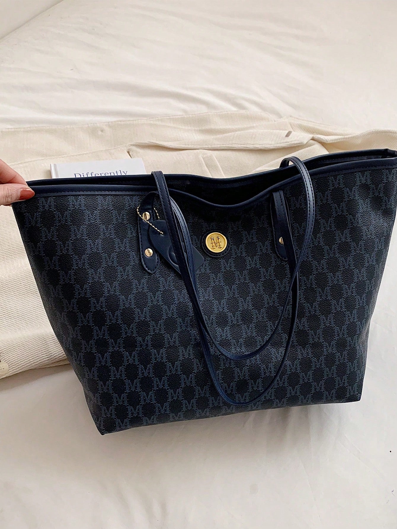 شنطة نسائية كبيرة كحلية شنط وحقائب شنط