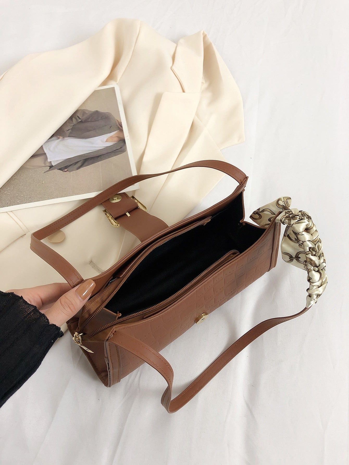 حقيبة باغيت بديكور مشبك شنط وحقائب شنط