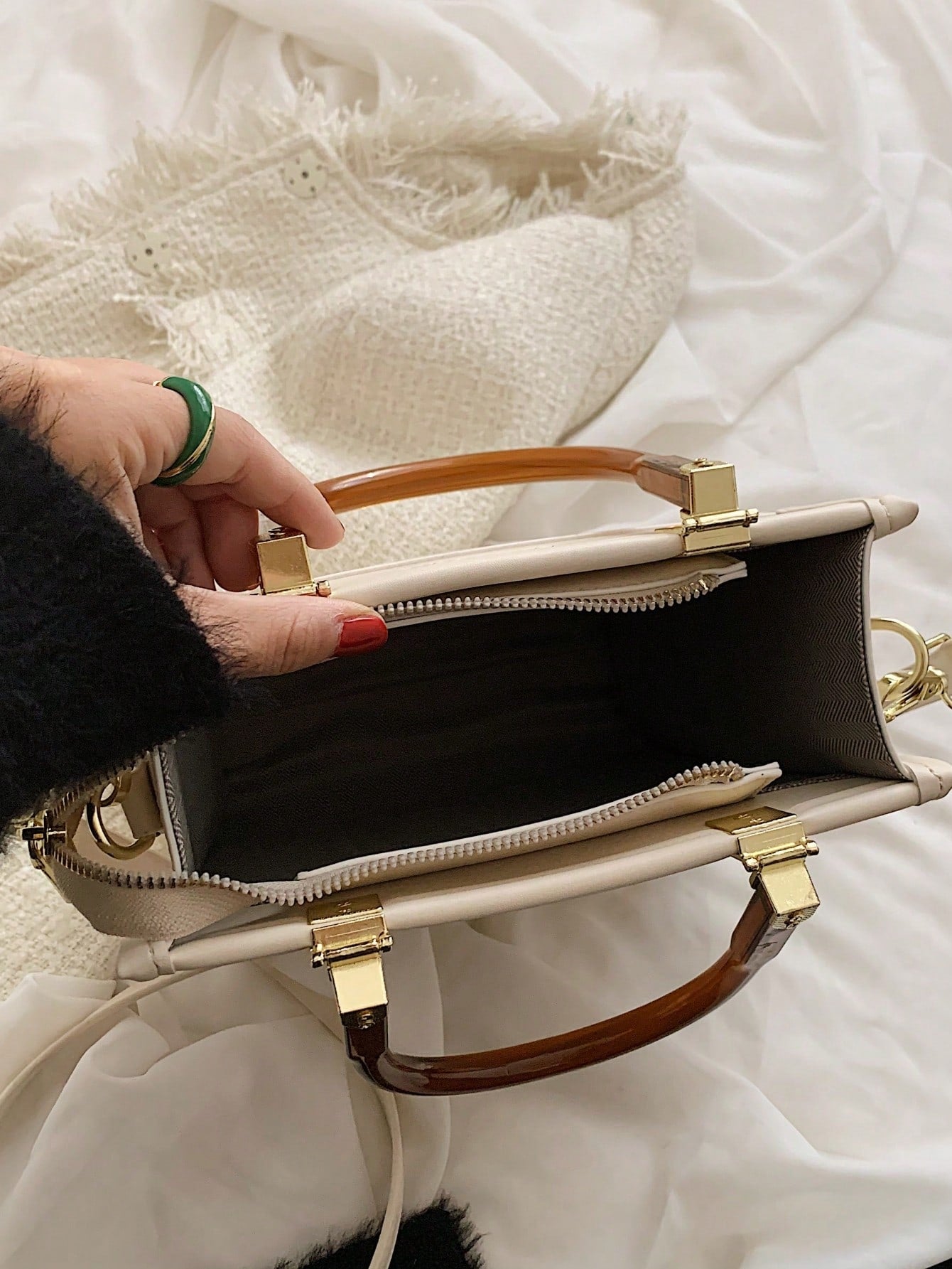 حقيبة مربعة كبيرة ابيض شنط وحقائب شنط