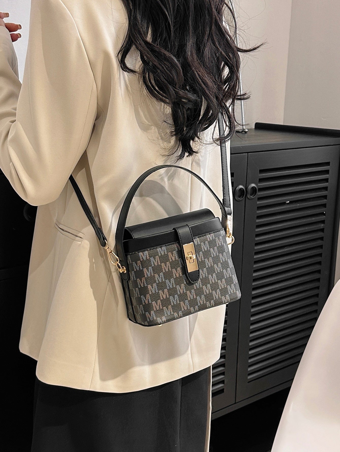 حقيبة مربعة طباعة بني شنط وحقائب شنط