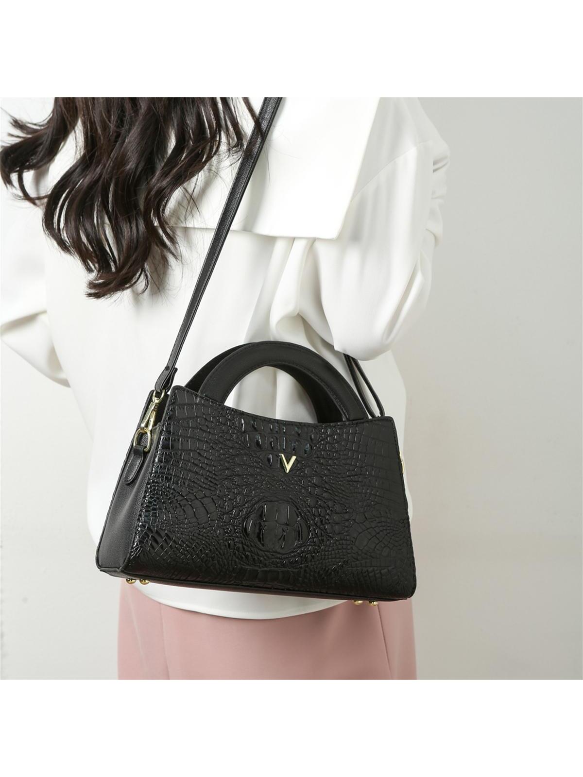 حقيبة يد جلد انيقة وسط شنط وحقائب شنط