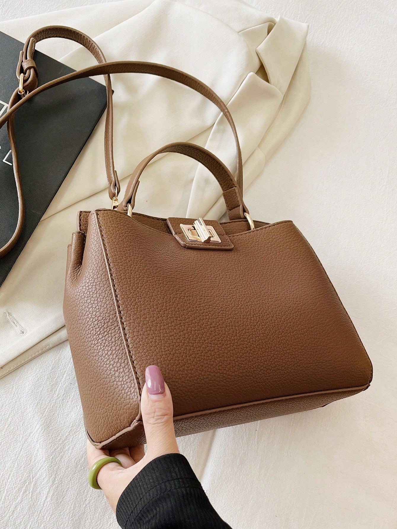 حقيبة يد نسائية مربعه وأنيقة شنط وحقائب شنط