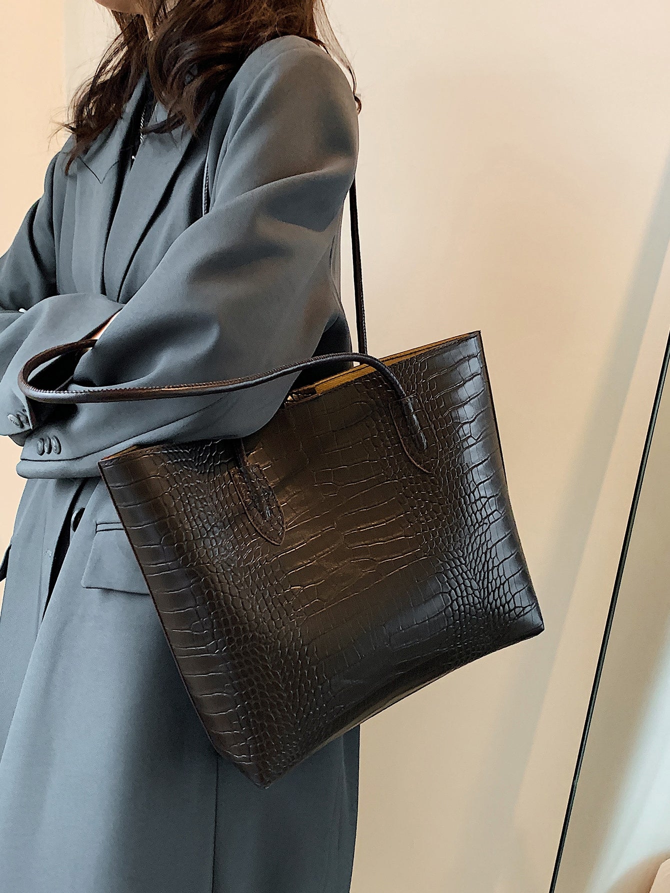 حقيبة كتف بنقش مع حقيبة داخلية شنط وحقائب شنط اسود