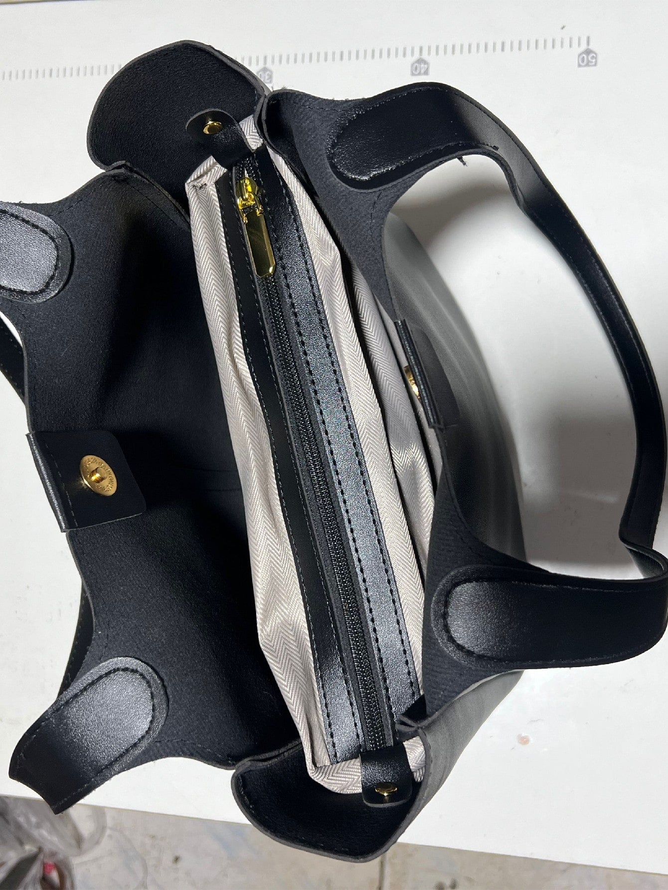 حقيبة مربعة جلد ناعم شنط وحقائب شنط