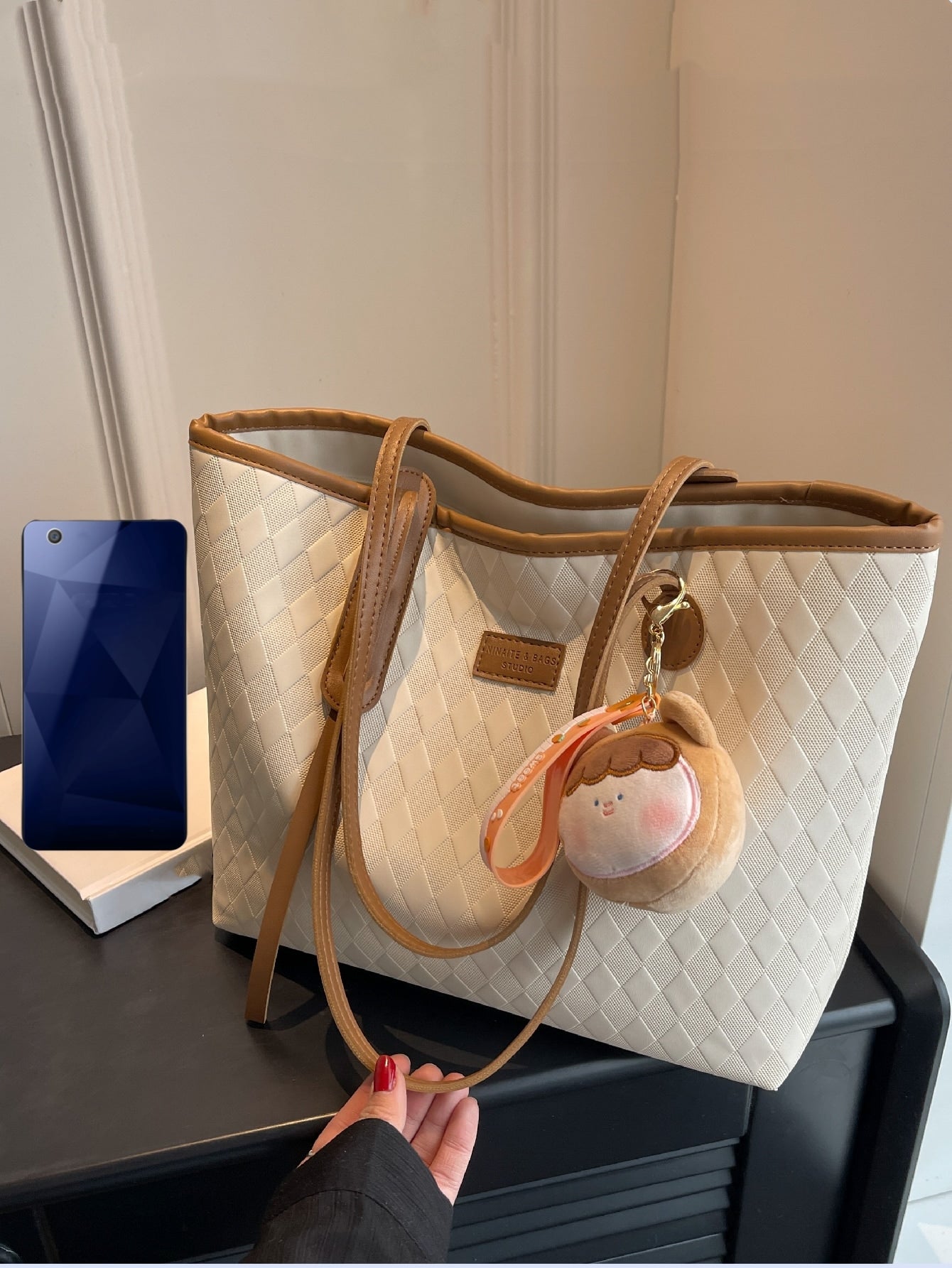 حقيبة كتف كبيره بيج شنط وحقائب شنط