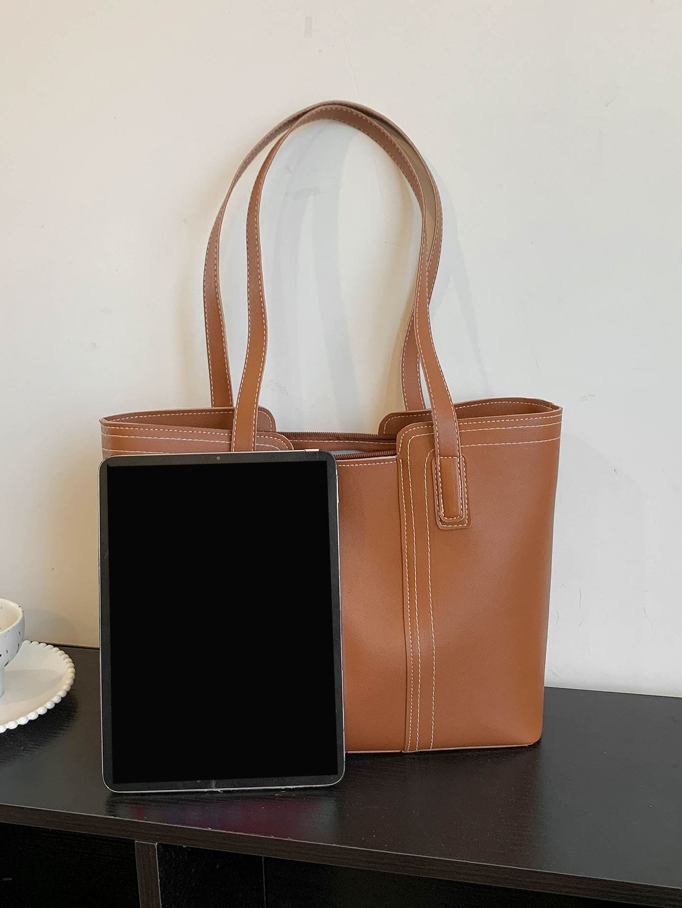 حقيبة كتف بتطريز اسود شنط وحقائب شنط