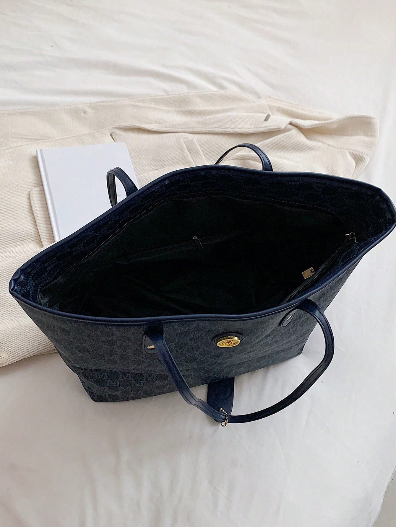 شنطة نسائية كبيرة كحلية شنط وحقائب شنط