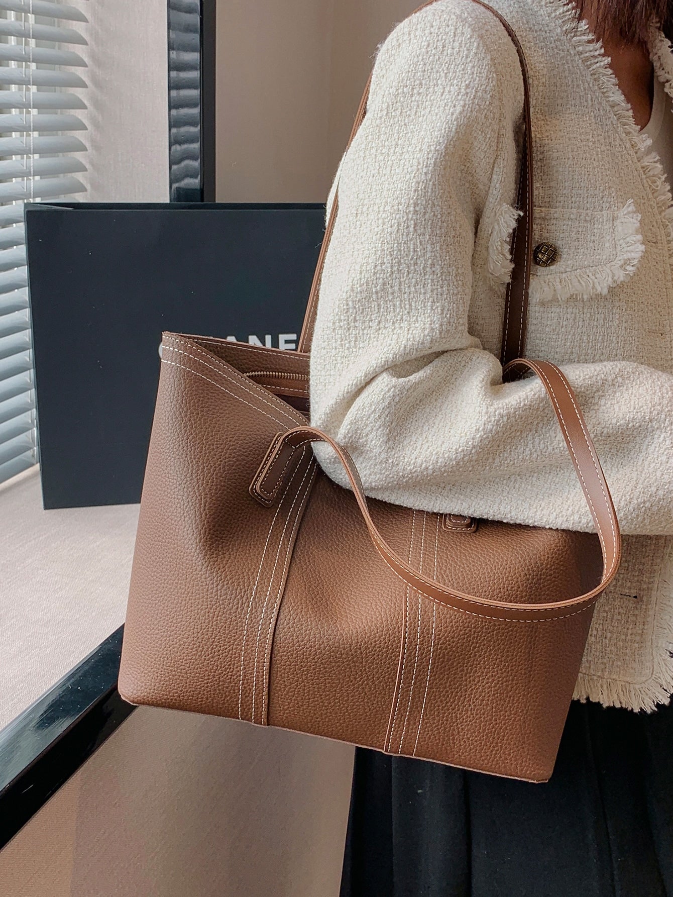 حقيبة كتف منقوشة شنط وحقائب شنط بني