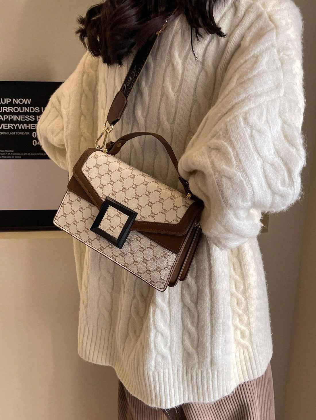 حقيبة مربعة صغيرة بتصميم مربعات شنط وحقائب شنط